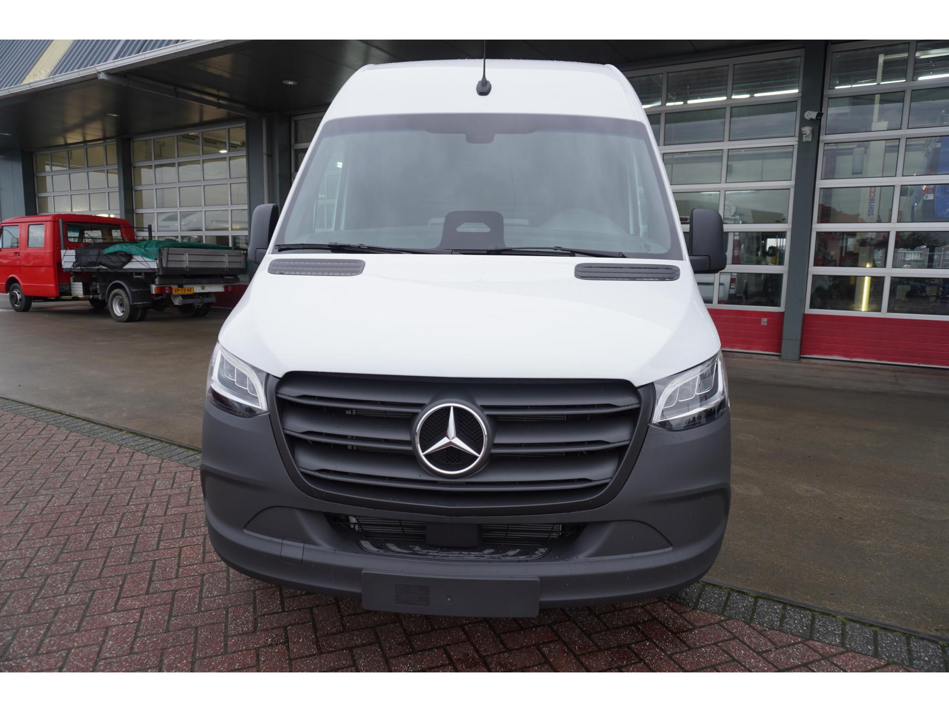 Foto 11 van Mercedes-Benz 317 CDI 170PK L2H2 Pro automaat Schuifdeur links en Rechts