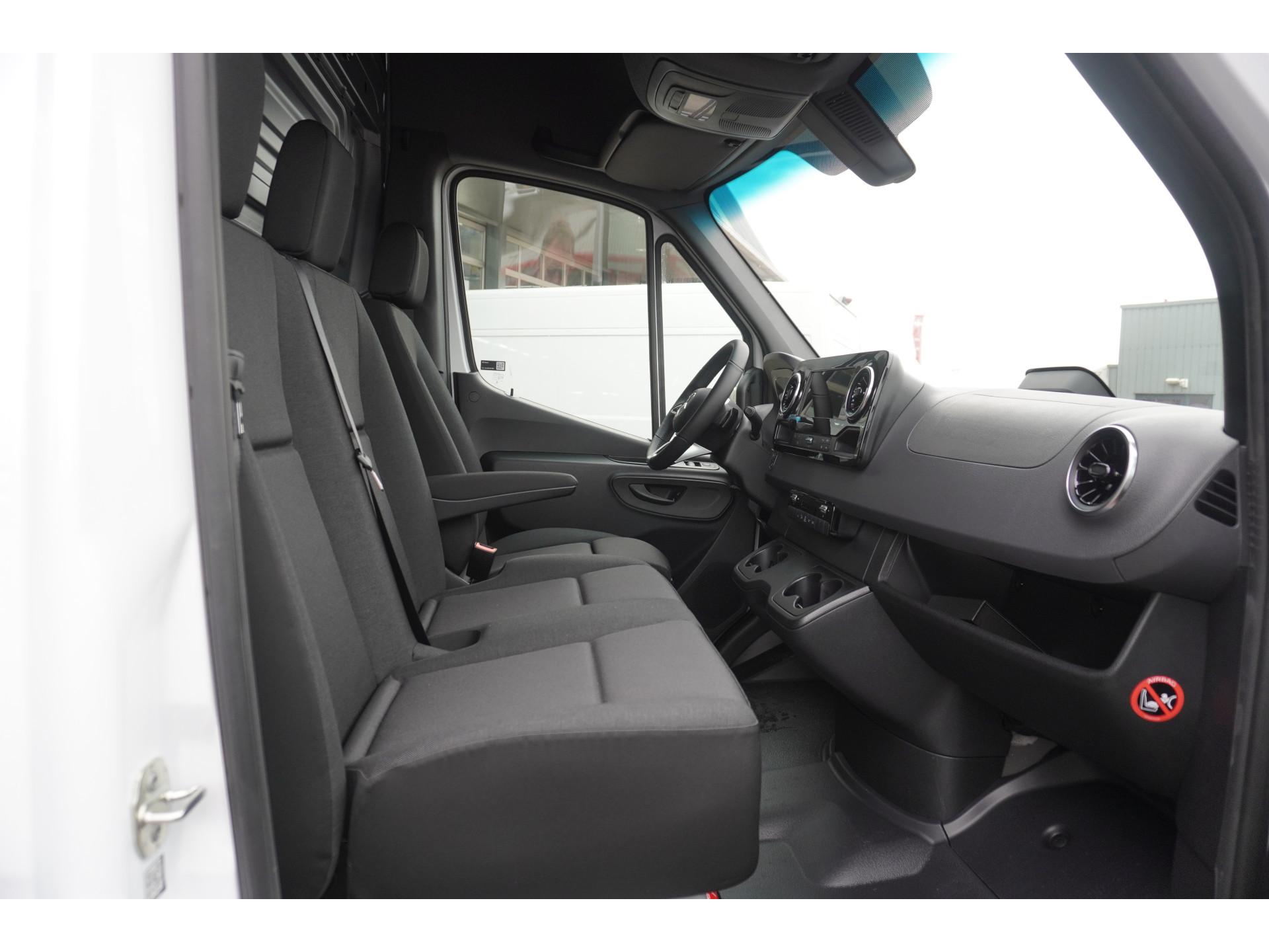 Foto 15 van Mercedes-Benz 317 CDI 170PK L2H2 Pro automaat Schuifdeur links en Rechts