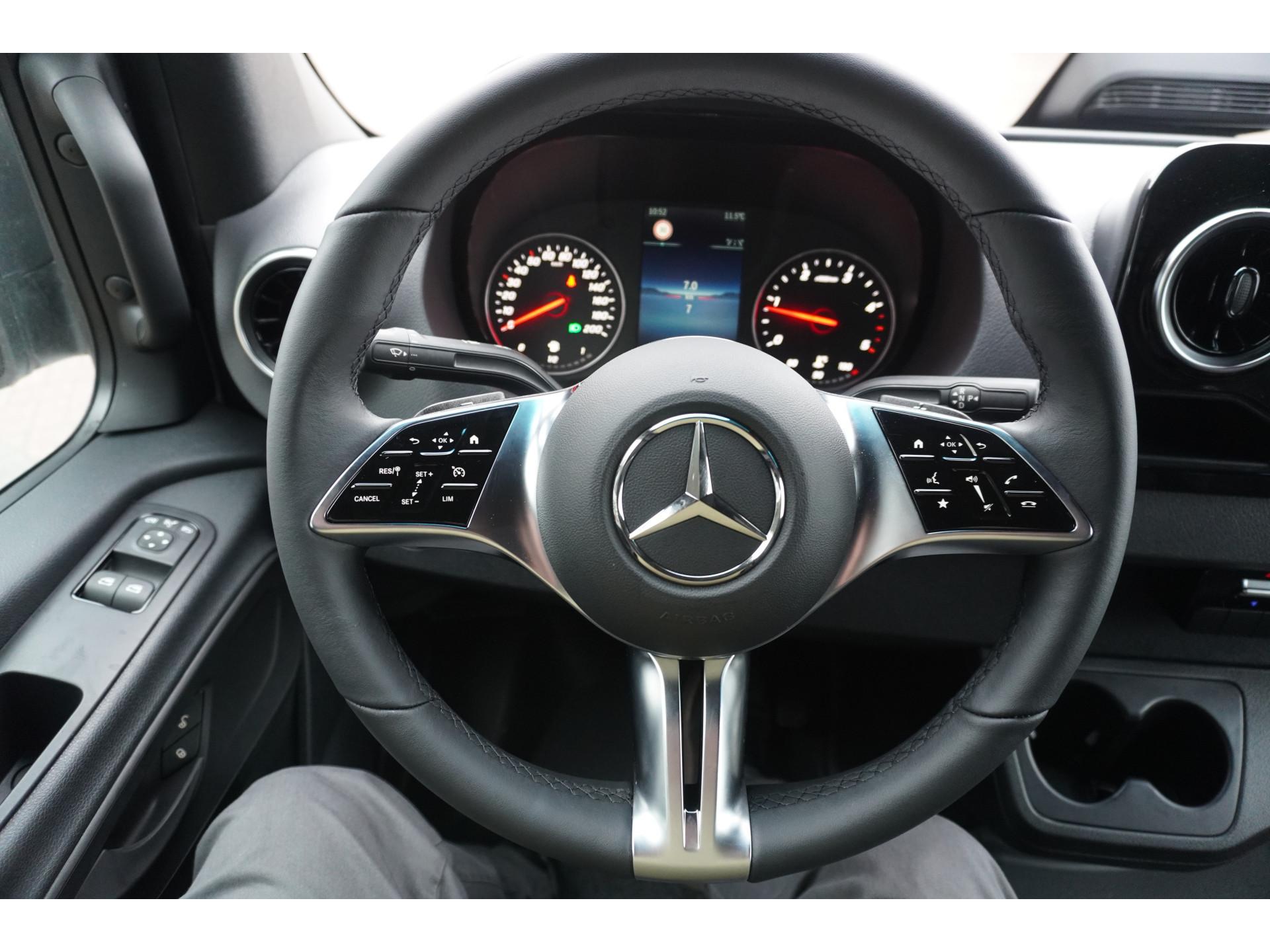 Foto 16 van Mercedes-Benz 317 CDI 170PK L2H2 Pro automaat Schuifdeur links en Rechts