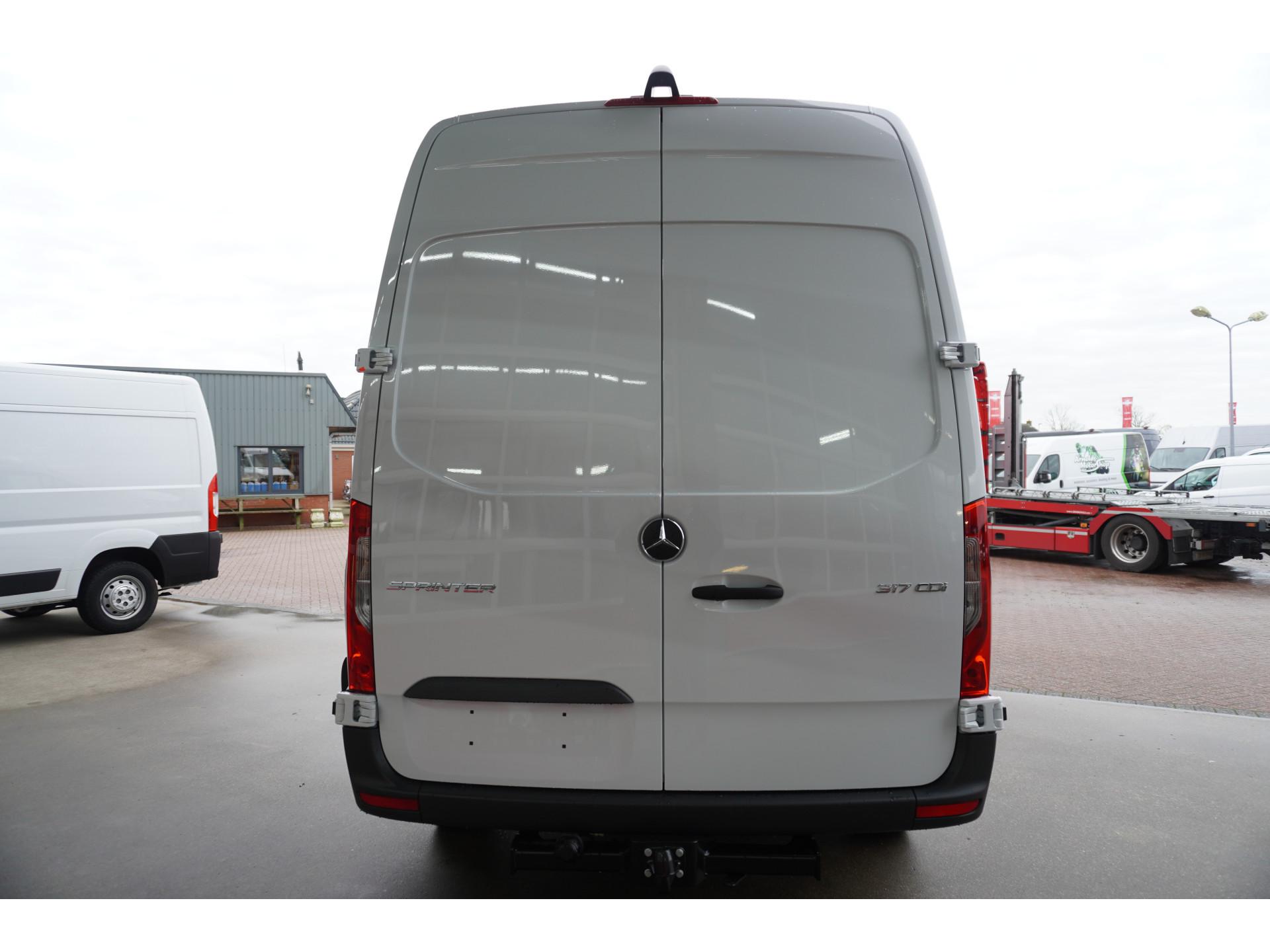 Foto 6 van Mercedes-Benz 317 CDI 170PK L2H2 Pro automaat Schuifdeur links en Rechts