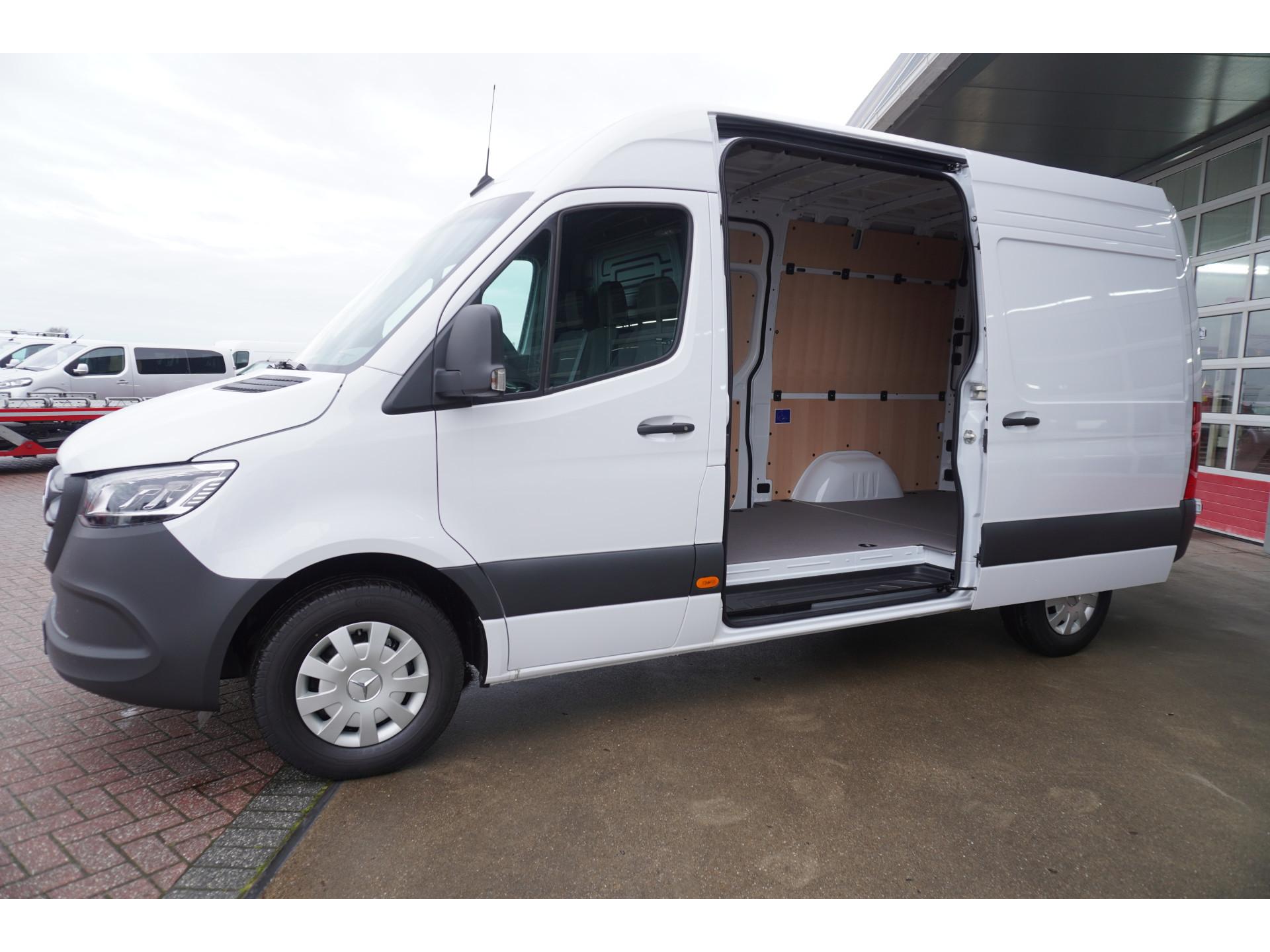 Foto 9 van Mercedes-Benz 317 CDI 170PK L2H2 Pro automaat Schuifdeur links en Rechts