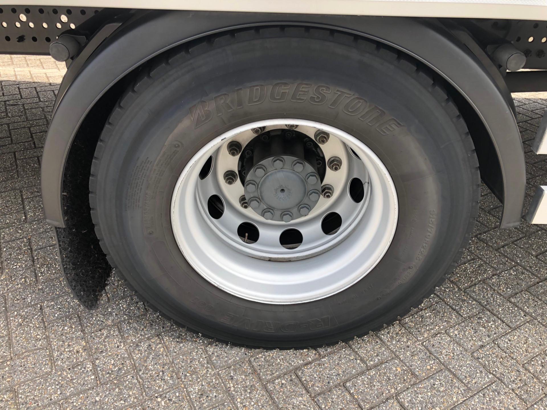 Foto 11 van Mercedes-Benz Actros 2124