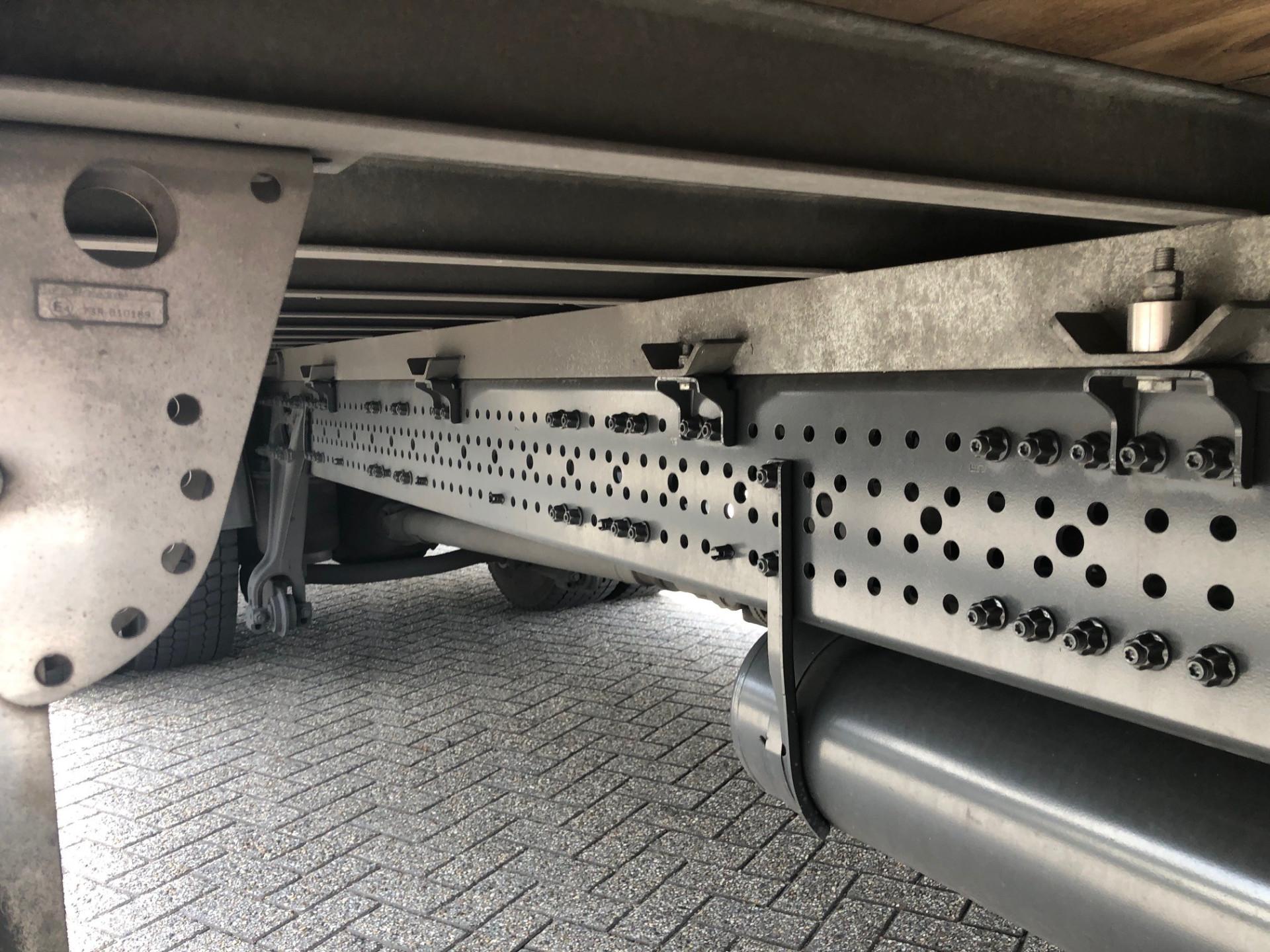 Foto 17 van Mercedes-Benz Actros 2124