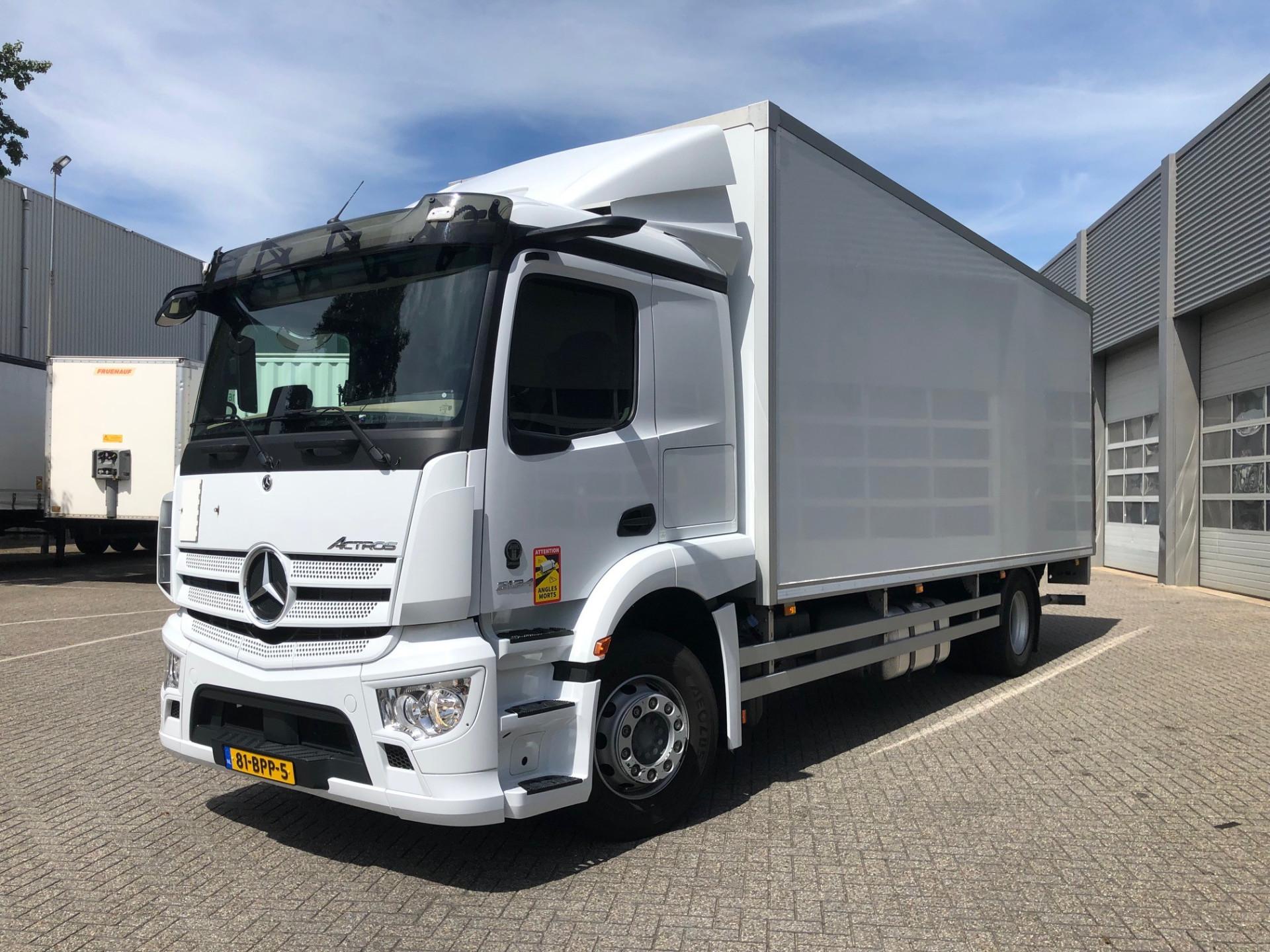 Foto 19 van Mercedes-Benz Actros 2124