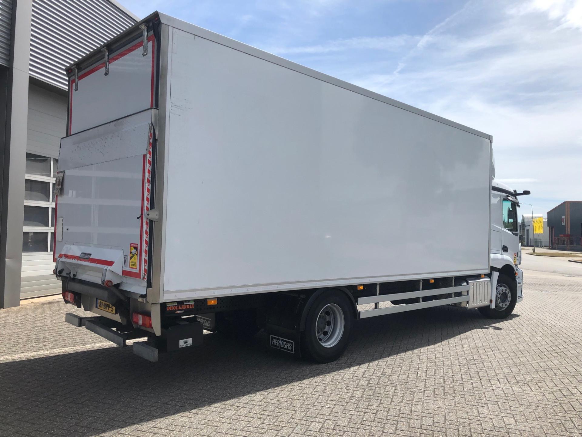 Foto 2 van Mercedes-Benz Actros 2124