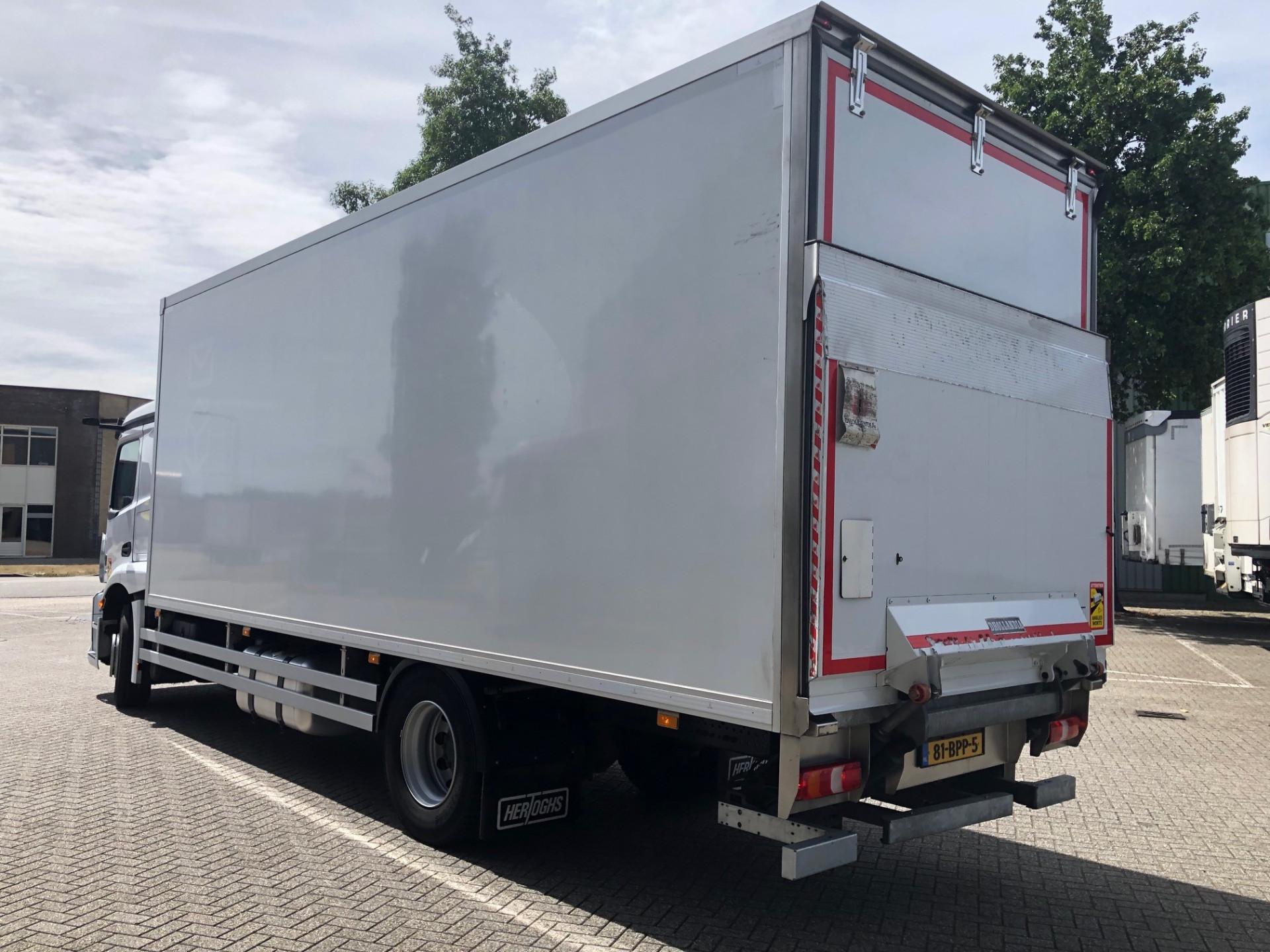Foto 20 van Mercedes-Benz Actros 2124