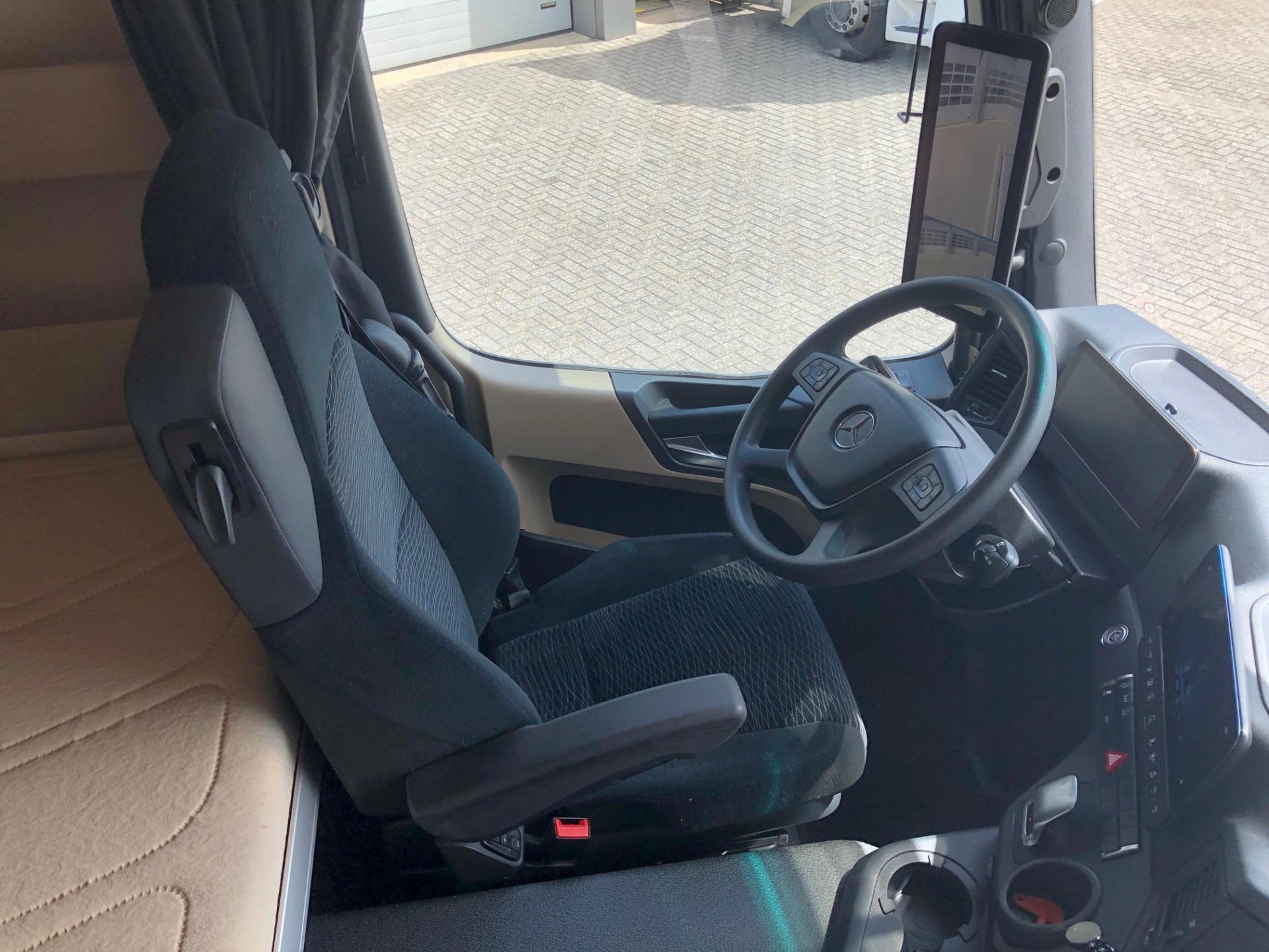 Foto 3 van Mercedes-Benz Actros 2124