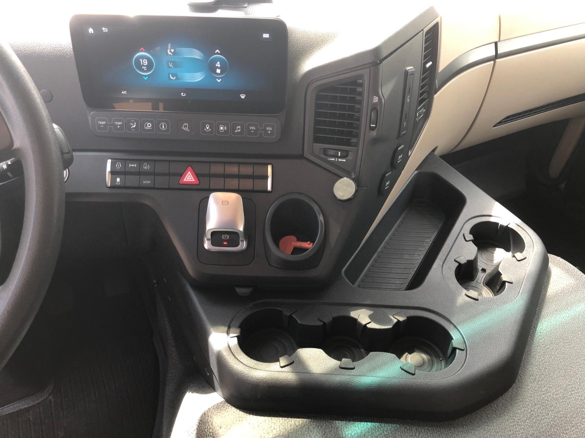 Foto 5 van Mercedes-Benz Actros 2124