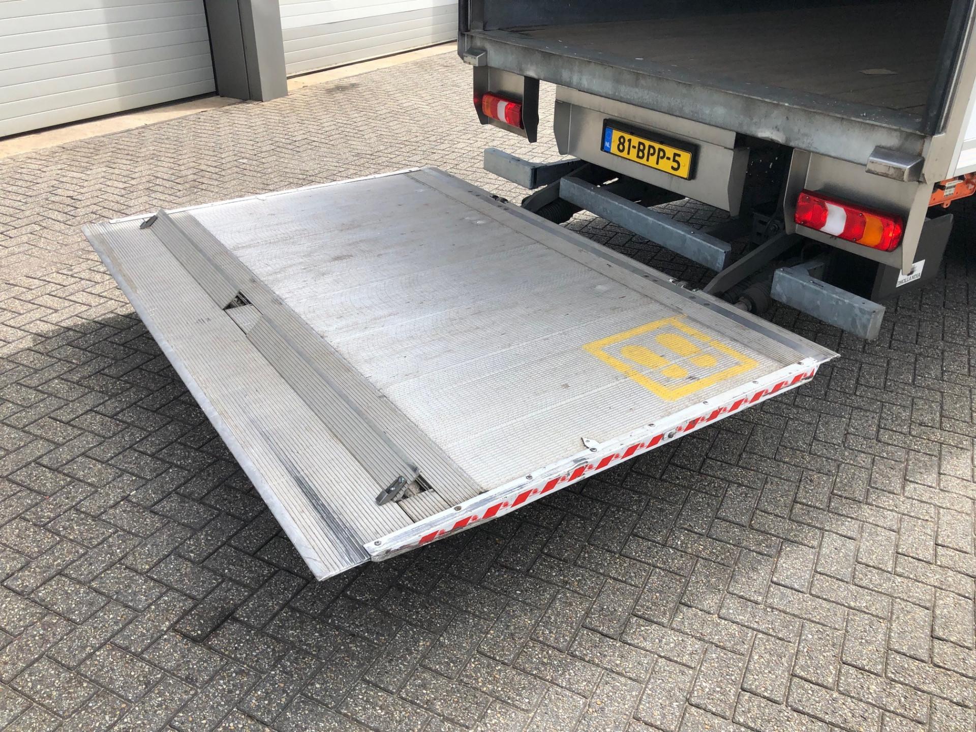 Foto 9 van Mercedes-Benz Actros 2124