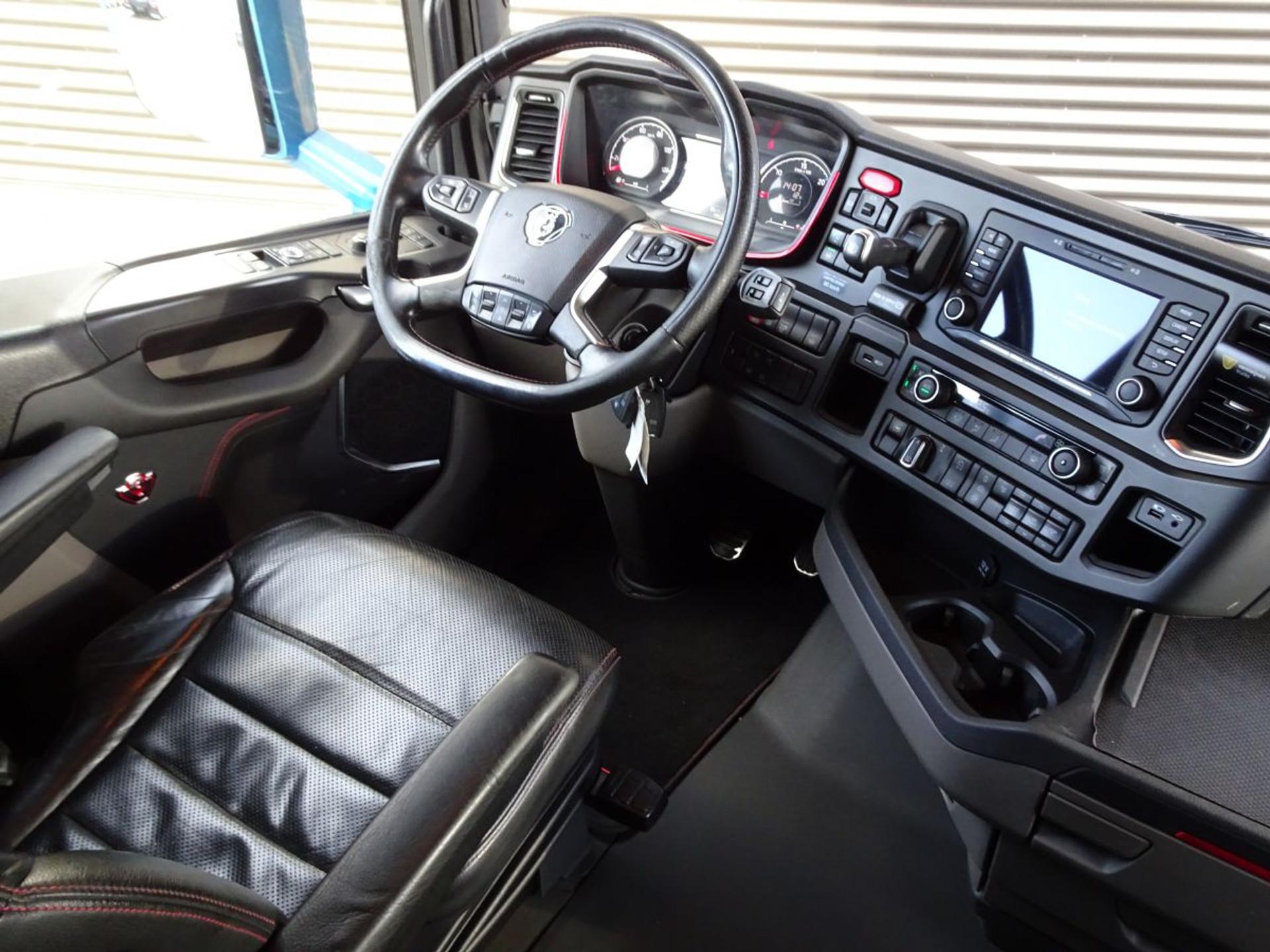 Foto 10 van Scania S730 V8 / 6x2 / BOOGIE / PARK COOLER / RETARDER / FULL AIR
