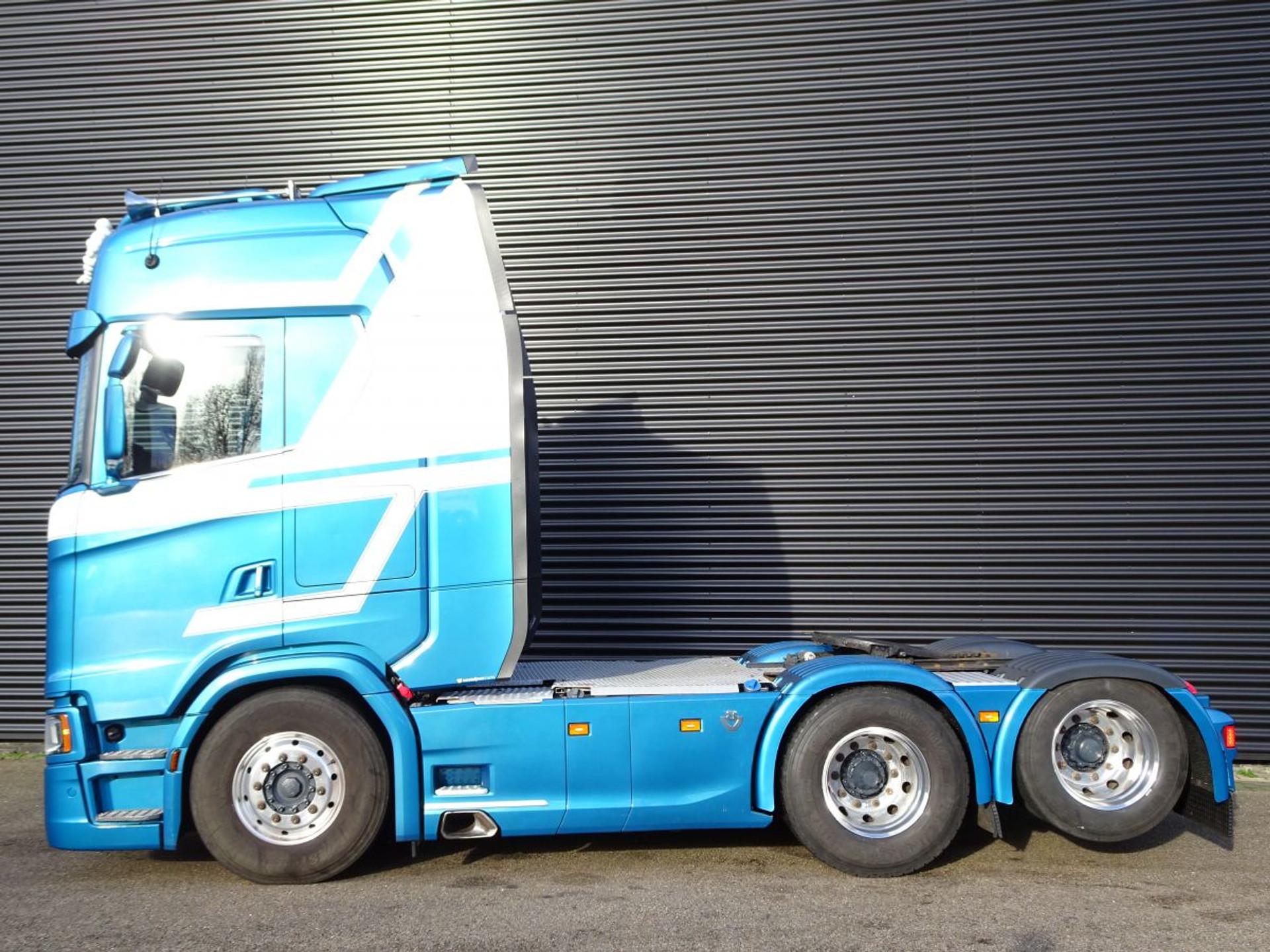 Foto 3 van Scania S730 V8 / 6x2 / BOOGIE / PARK COOLER / RETARDER / FULL AIR