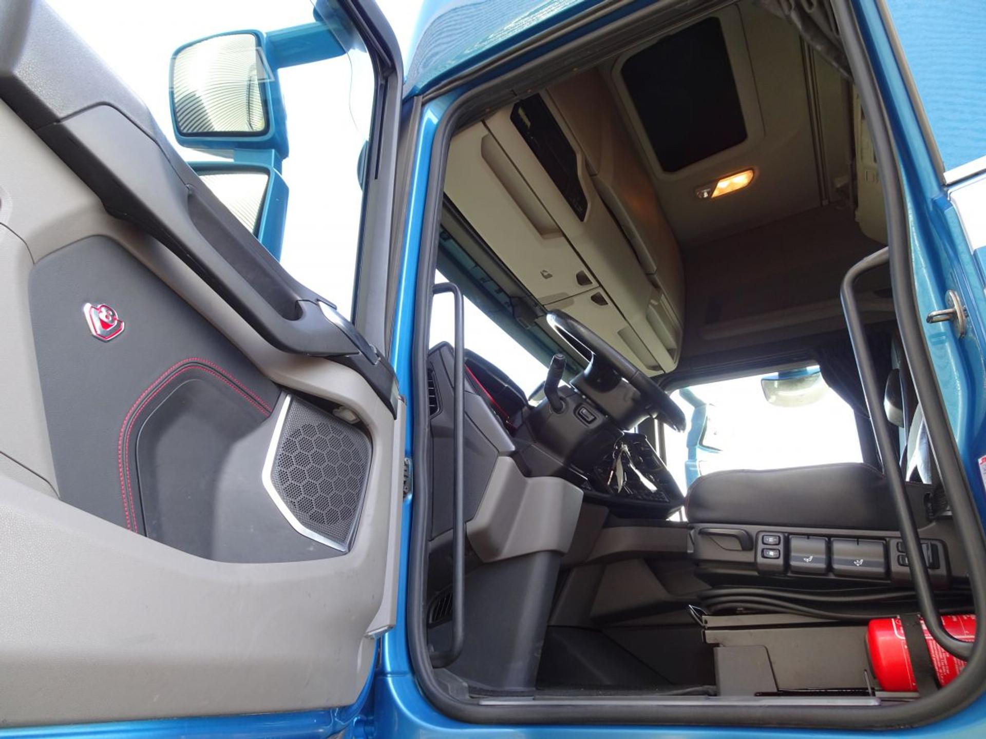 Foto 7 van Scania S730 V8 / 6x2 / BOOGIE / PARK COOLER / RETARDER / FULL AIR
