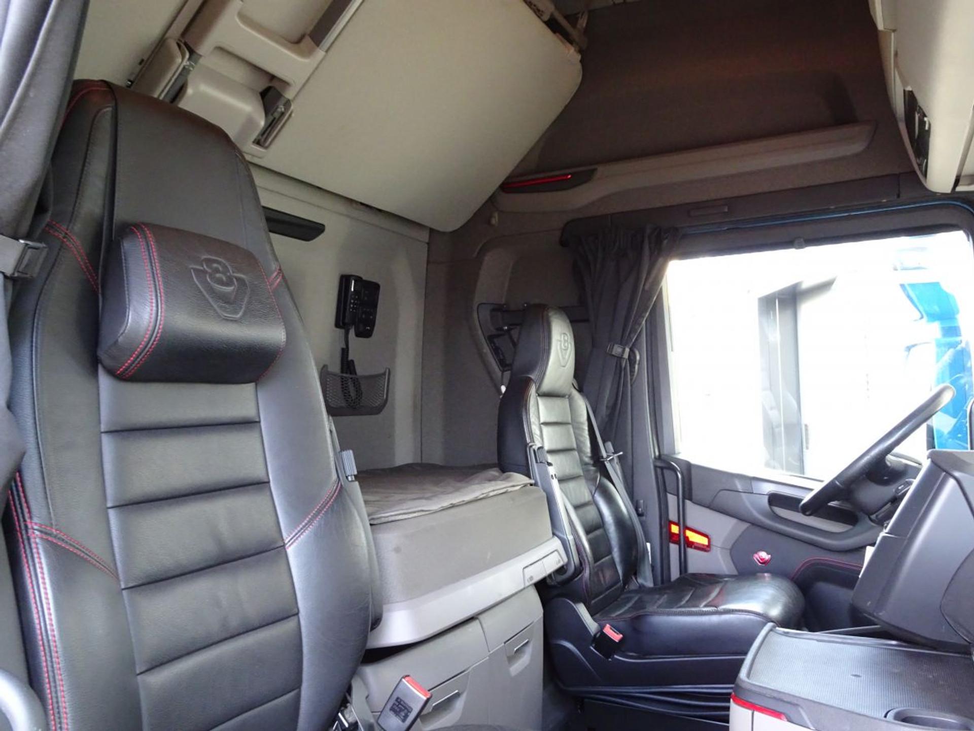Foto 8 van Scania S730 V8 / 6x2 / BOOGIE / PARK COOLER / RETARDER / FULL AIR