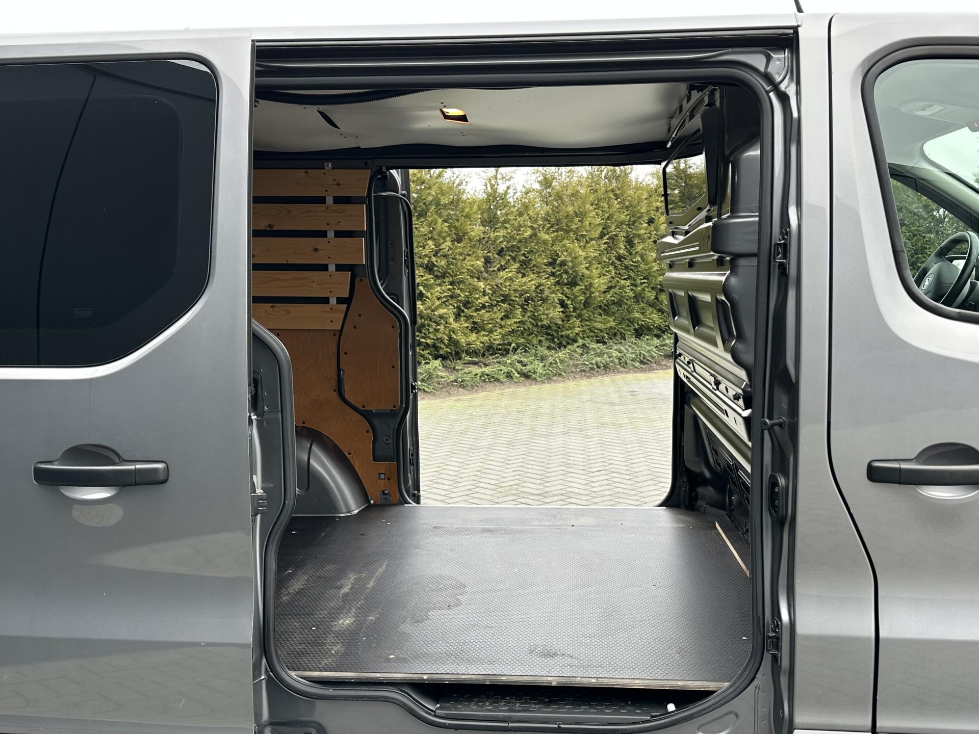 Foto 10 van Opel 1.6 CDTI 122 PK SPORT / L1H1 / Edition / 2x SCHUIFDEUR / CAMERA / AIRCO / CRUISE / 3-ZITS / ACHTERKLEP