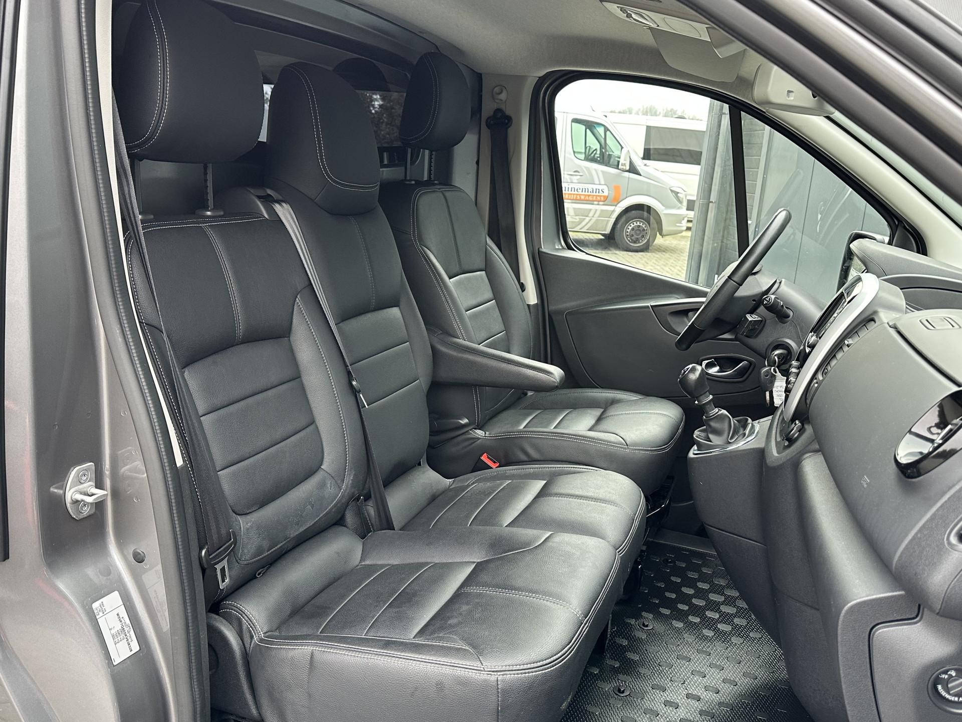 Foto 7 van Opel 1.6 CDTI 122 PK SPORT / L1H1 / Edition / 2x SCHUIFDEUR / CAMERA / AIRCO / CRUISE / 3-ZITS / ACHTERKLEP
