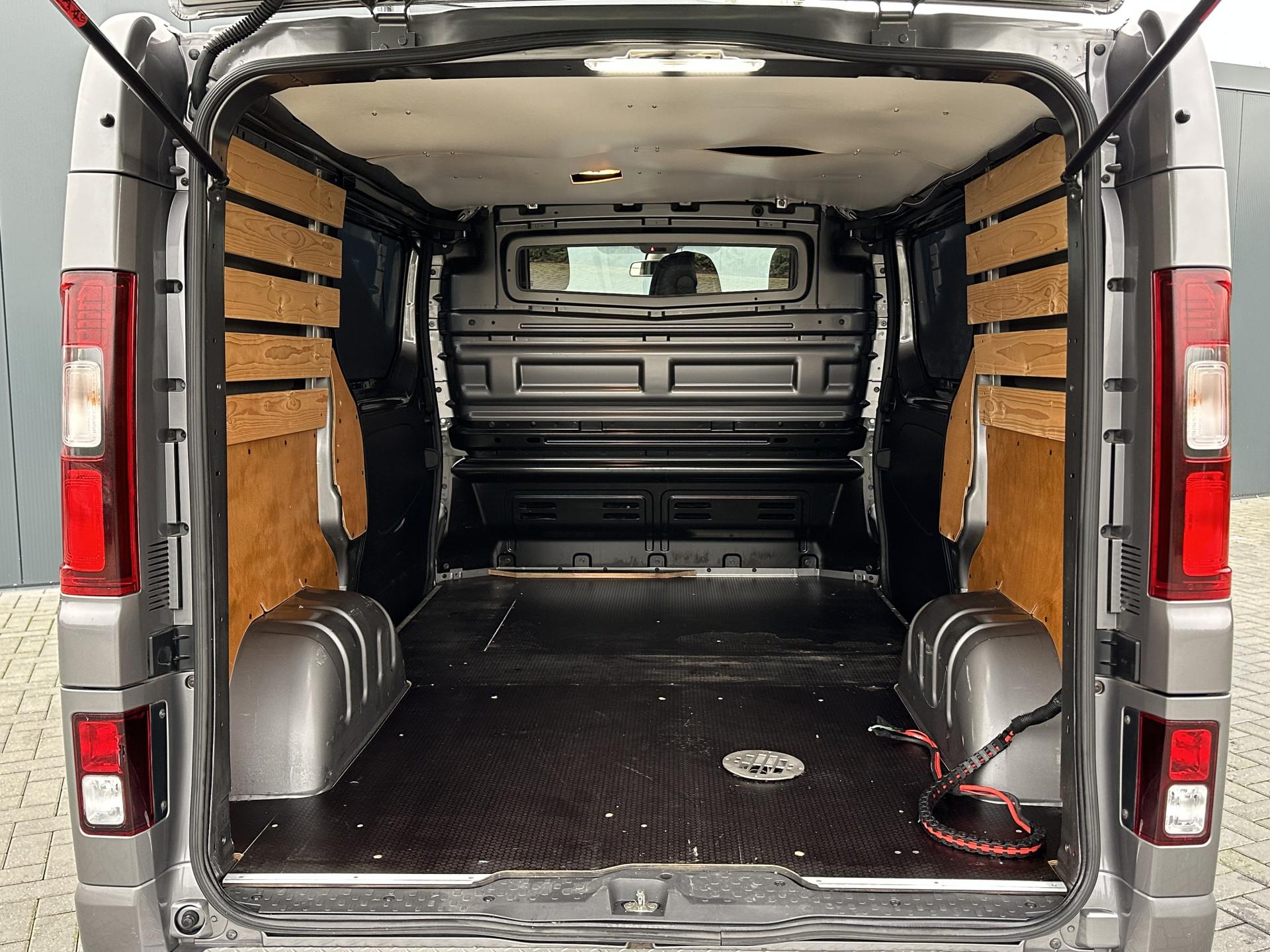Foto 9 van Opel 1.6 CDTI 122 PK SPORT / L1H1 / Edition / 2x SCHUIFDEUR / CAMERA / AIRCO / CRUISE / 3-ZITS / ACHTERKLEP