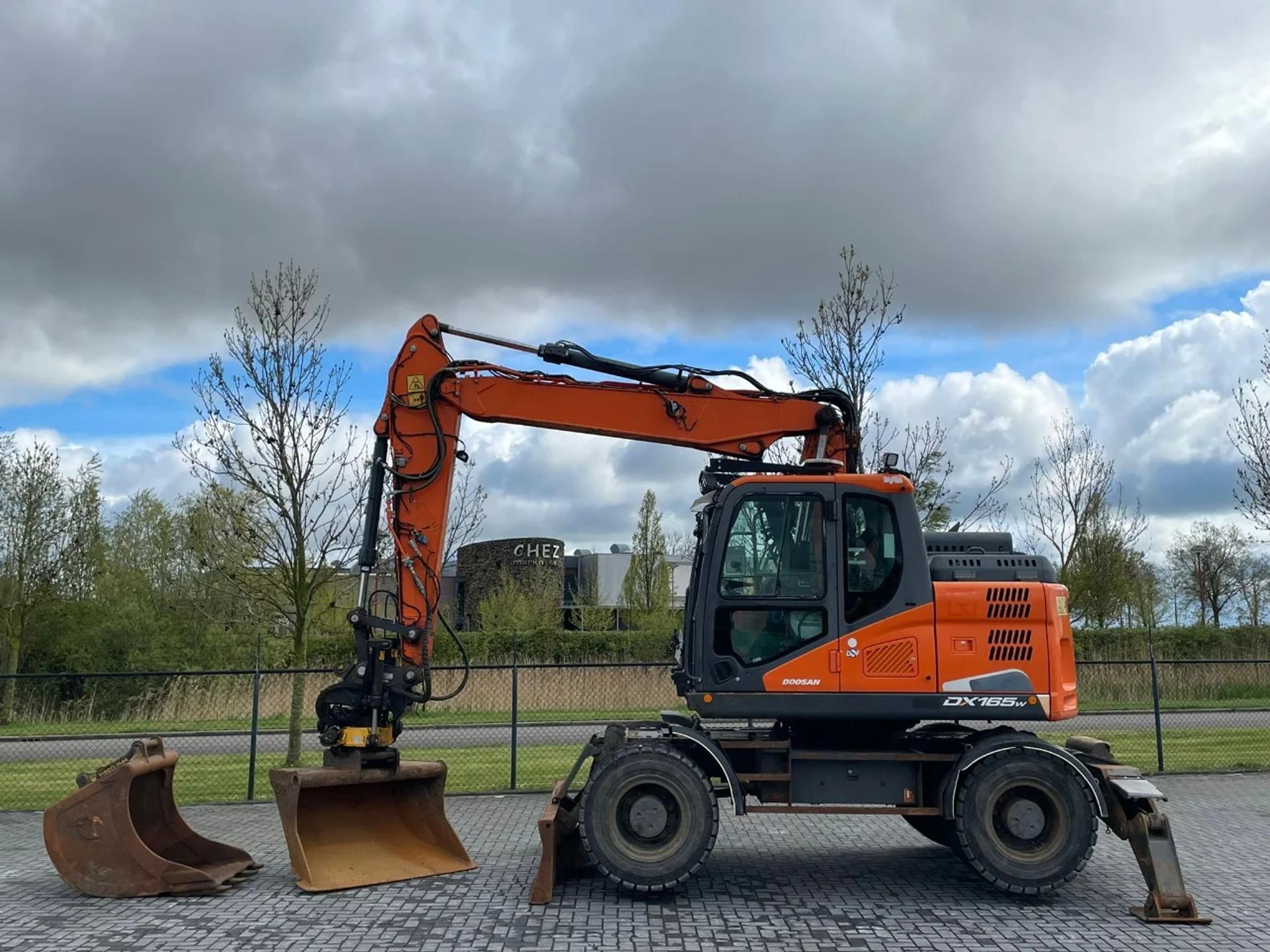 Foto 1 van Doosan DX165W-5 | DX 165 W-5 | 2X BUCKET | TILTROTATOR | QUICK COUPLER