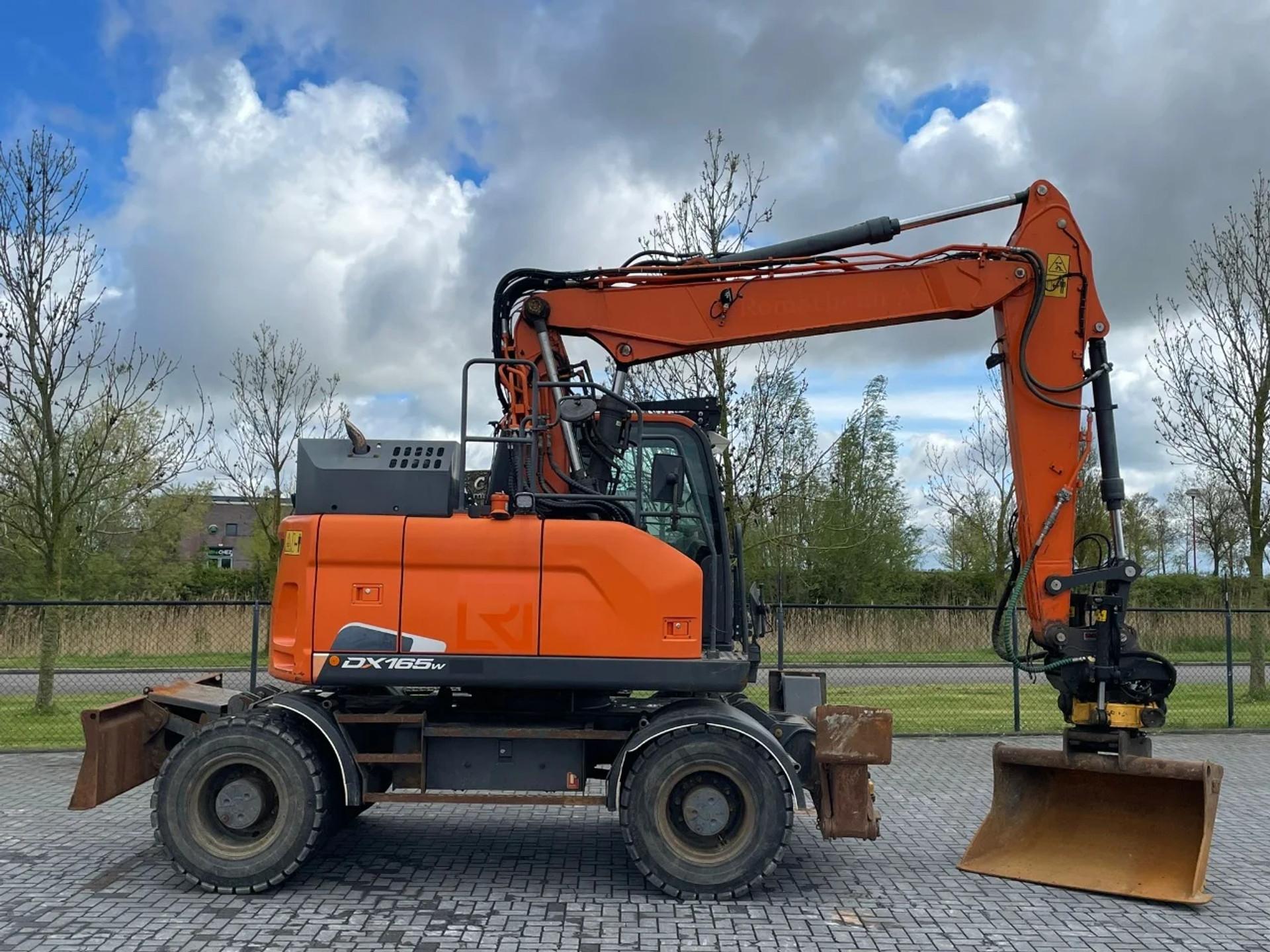 Foto 4 van Doosan DX165W-5 | DX 165 W-5 | 2X BUCKET | TILTROTATOR | QUICK COUPLER