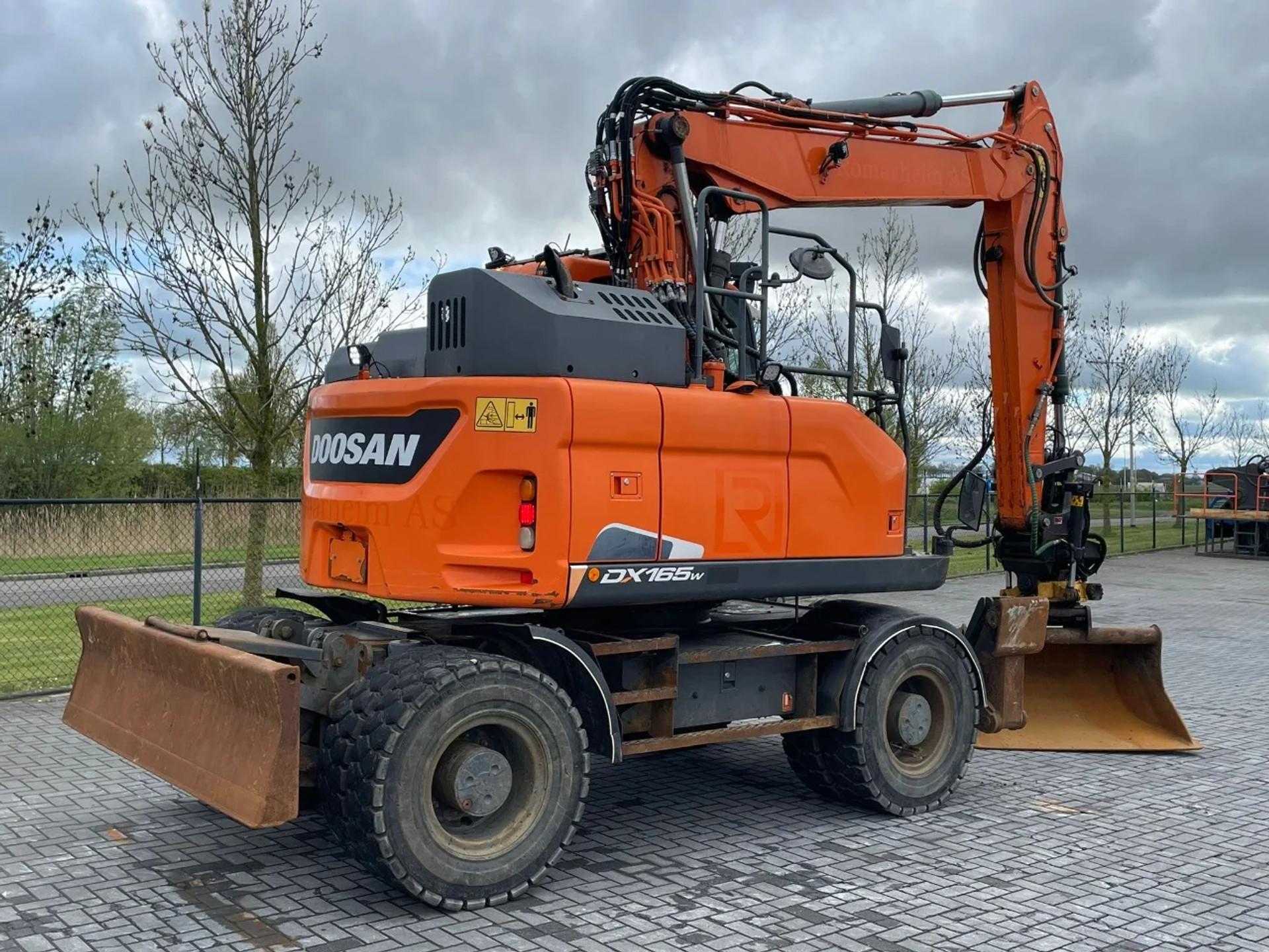 Foto 6 van Doosan DX165W-5 | DX 165 W-5 | 2X BUCKET | TILTROTATOR | QUICK COUPLER