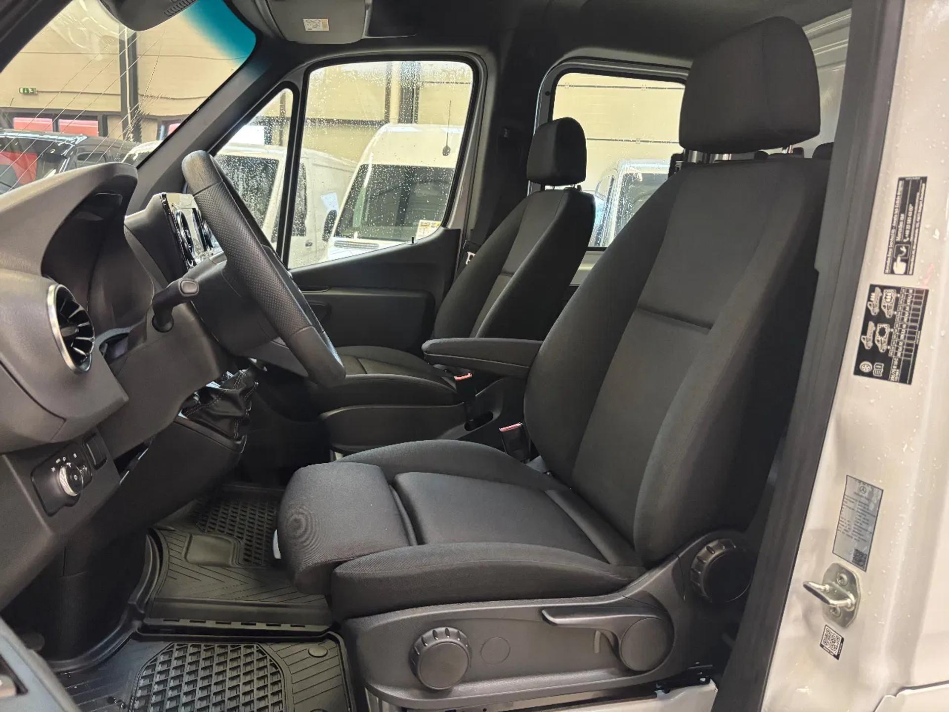 Foto 10 van Mercedes-Benz 517CDI Dubbelcabine 6 Persoons Openlaadbak Airco Cruisecontrol Trekhaak NIEUW BPM VRIJ