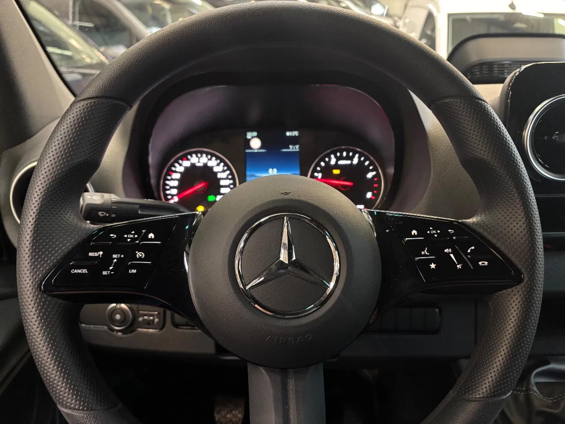 Foto 14 van Mercedes-Benz 517CDI Dubbelcabine 6 Persoons Openlaadbak Airco Cruisecontrol Trekhaak NIEUW BPM VRIJ