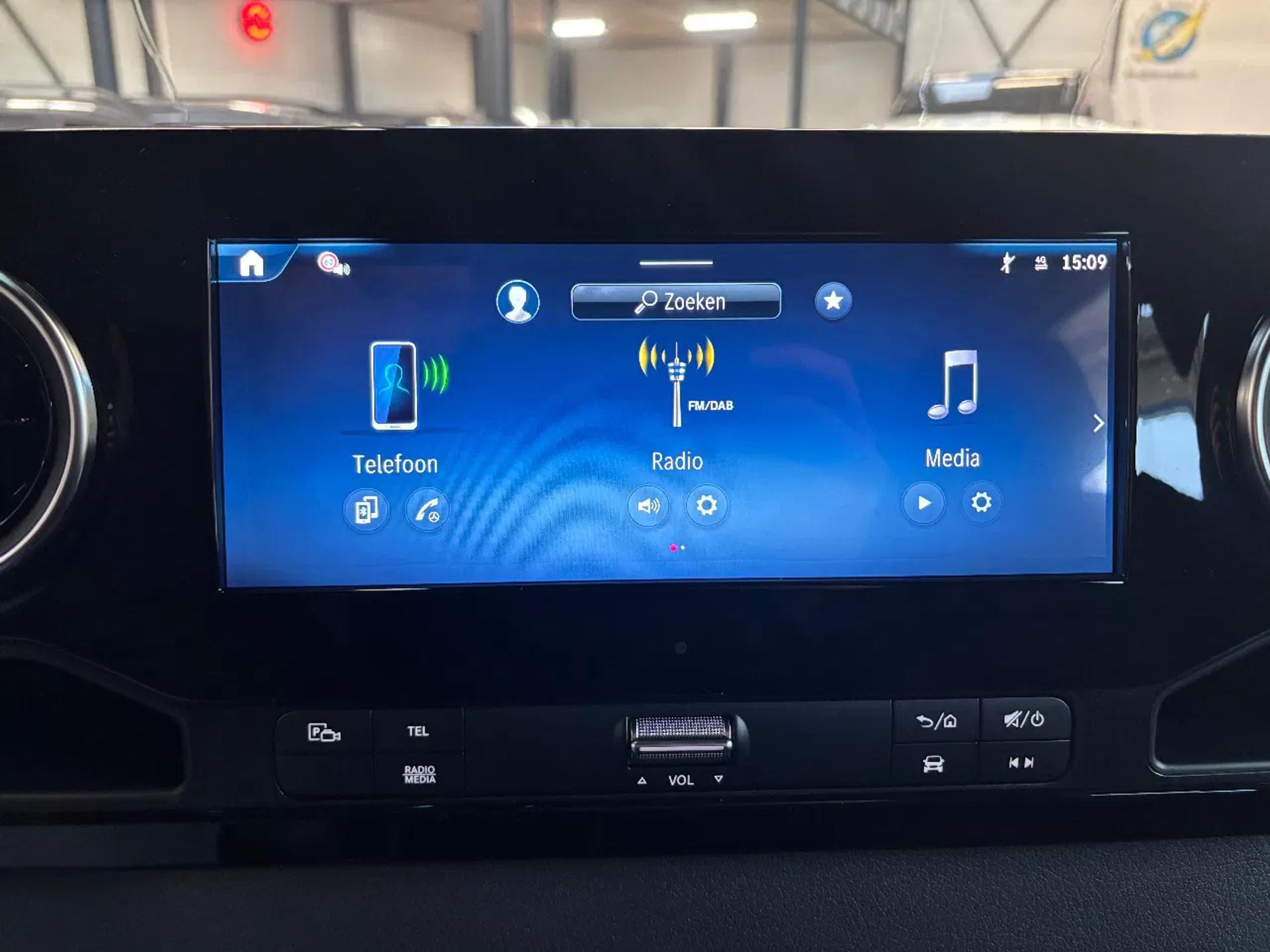 Foto 16 van Mercedes-Benz 517CDI Dubbelcabine 6 Persoons Openlaadbak Airco Cruisecontrol Trekhaak NIEUW BPM VRIJ