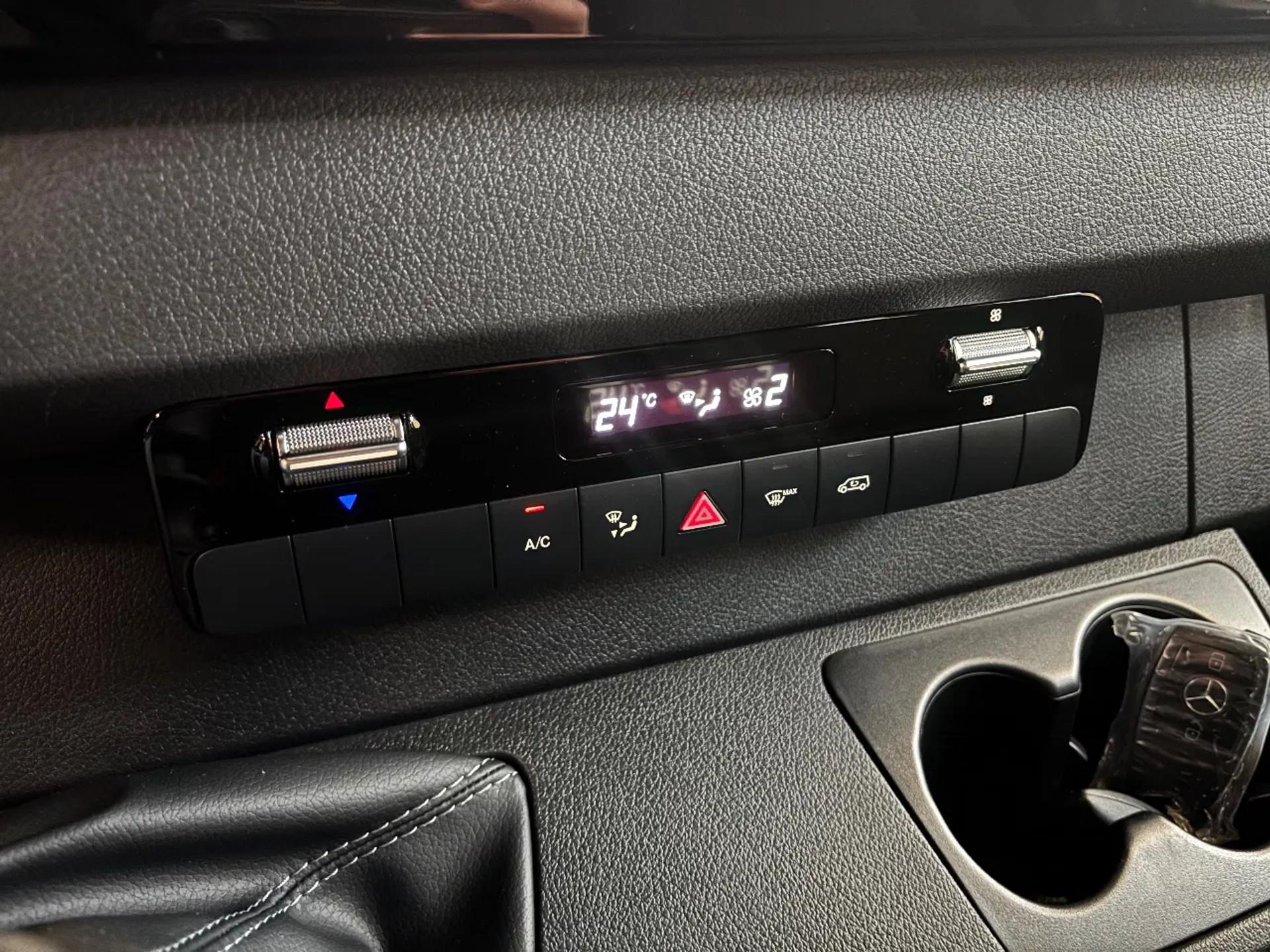 Foto 17 van Mercedes-Benz 517CDI Dubbelcabine 6 Persoons Openlaadbak Airco Cruisecontrol Trekhaak NIEUW BPM VRIJ