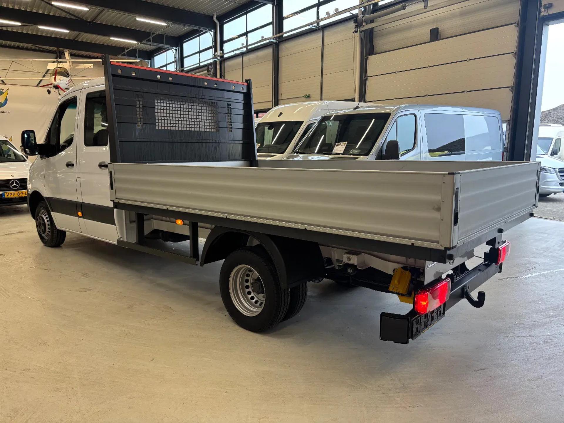 Foto 5 van Mercedes-Benz 517CDI Dubbelcabine 6 Persoons Openlaadbak Airco Cruisecontrol Trekhaak NIEUW BPM VRIJ