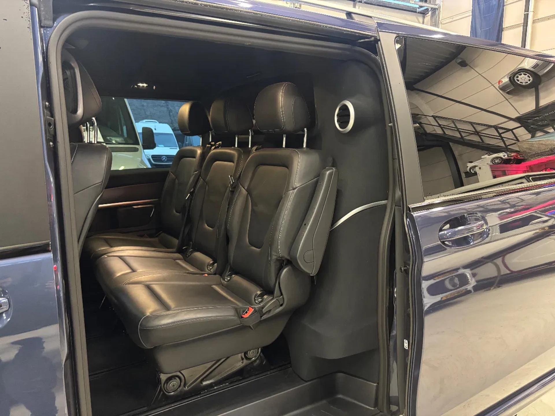Foto 11 van Mercedes-Benz 300D L2H1 Dubbelcabine Airco Navi Automaat Luchtvering 77.000KM EERSTE EIGENAAR