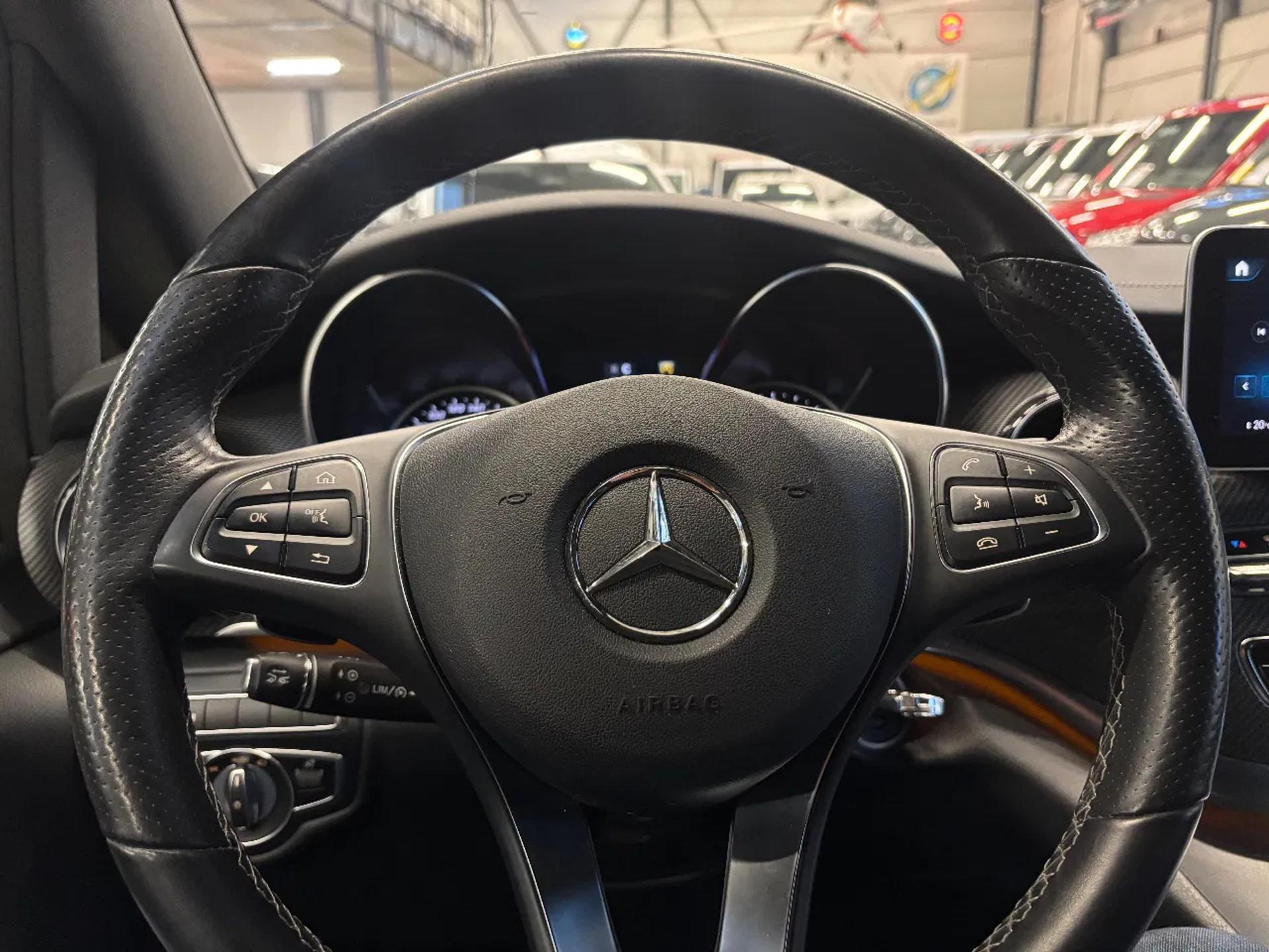 Foto 18 van Mercedes-Benz 300D L2H1 Dubbelcabine Airco Navi Automaat Luchtvering 77.000KM EERSTE EIGENAAR