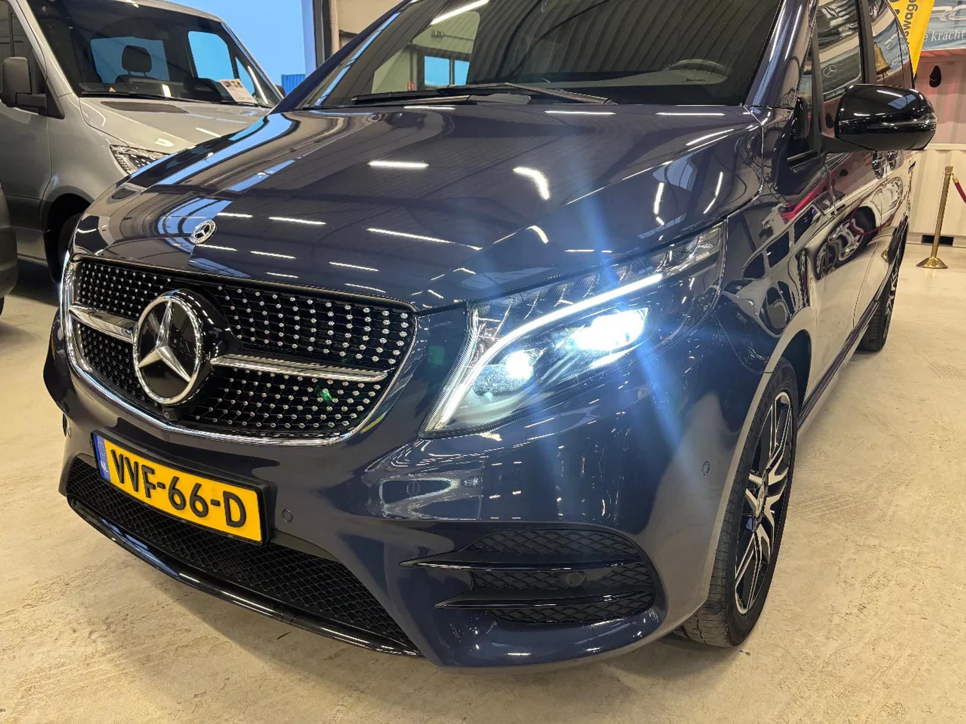 Foto 3 van Mercedes-Benz 300D L2H1 Dubbelcabine Airco Navi Automaat Luchtvering 77.000KM EERSTE EIGENAAR