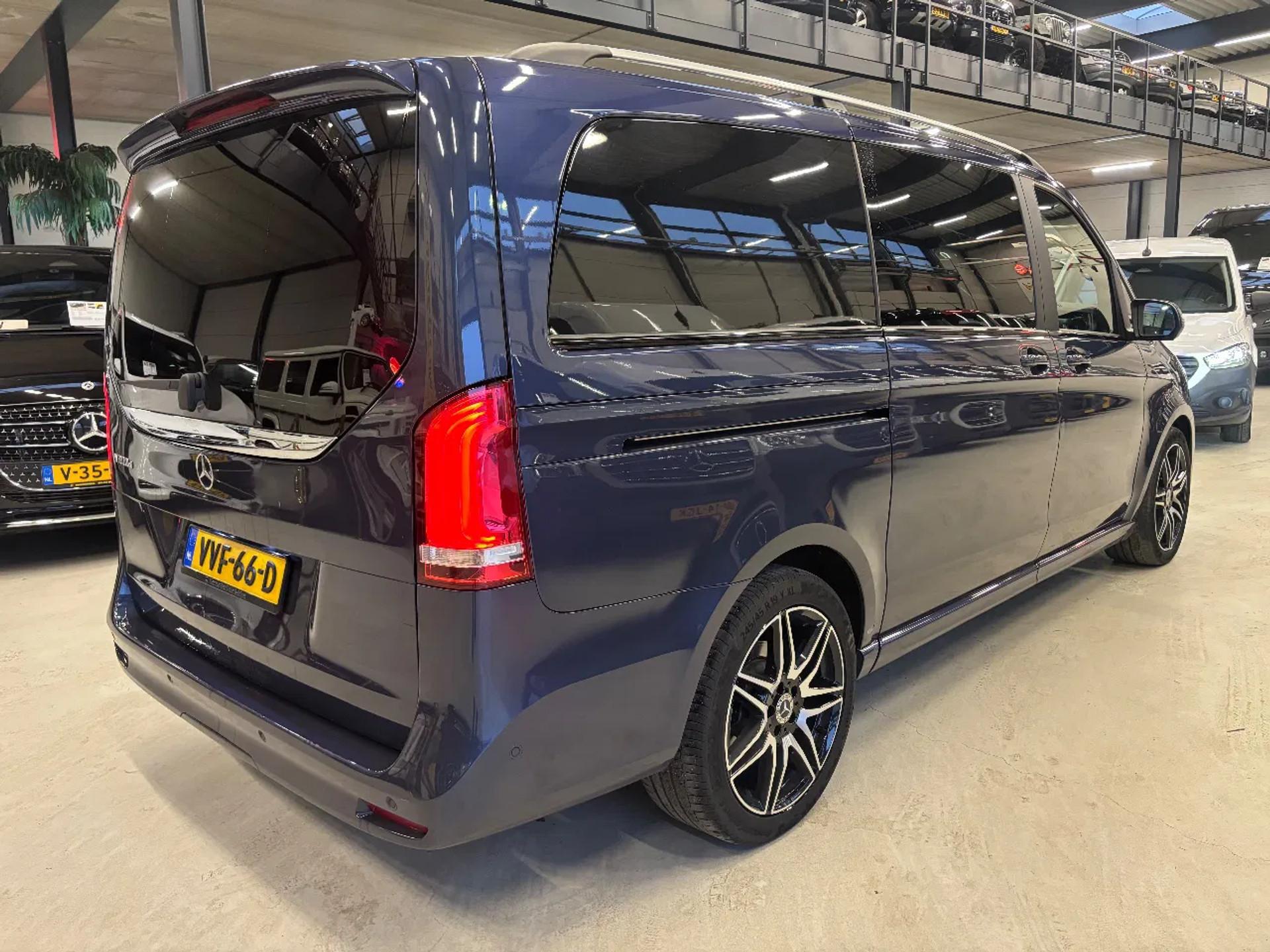 Foto 5 van Mercedes-Benz 300D L2H1 Dubbelcabine Airco Navi Automaat Luchtvering 77.000KM EERSTE EIGENAAR