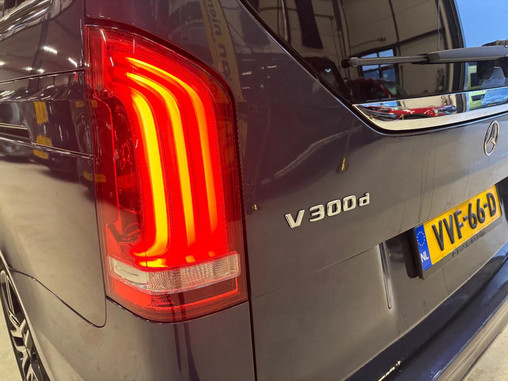 Foto 7 van Mercedes-Benz 300D L2H1 Dubbelcabine Airco Navi Automaat Luchtvering 77.000KM EERSTE EIGENAAR