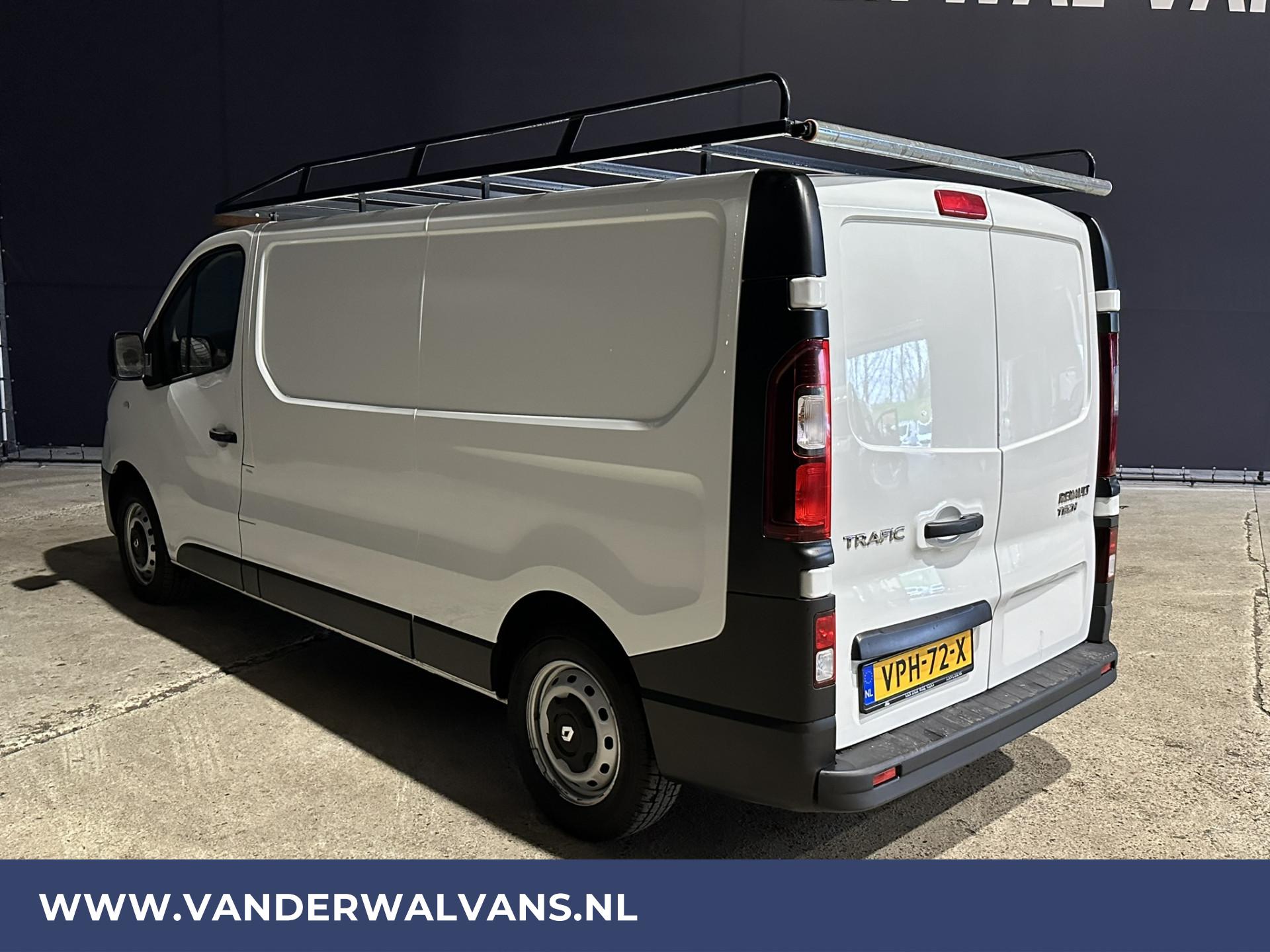 Foto 2 van Renault Trafic 1.6dCi L2H1 Euro6 Airco | Keyless | Imperiaal | Verlengd