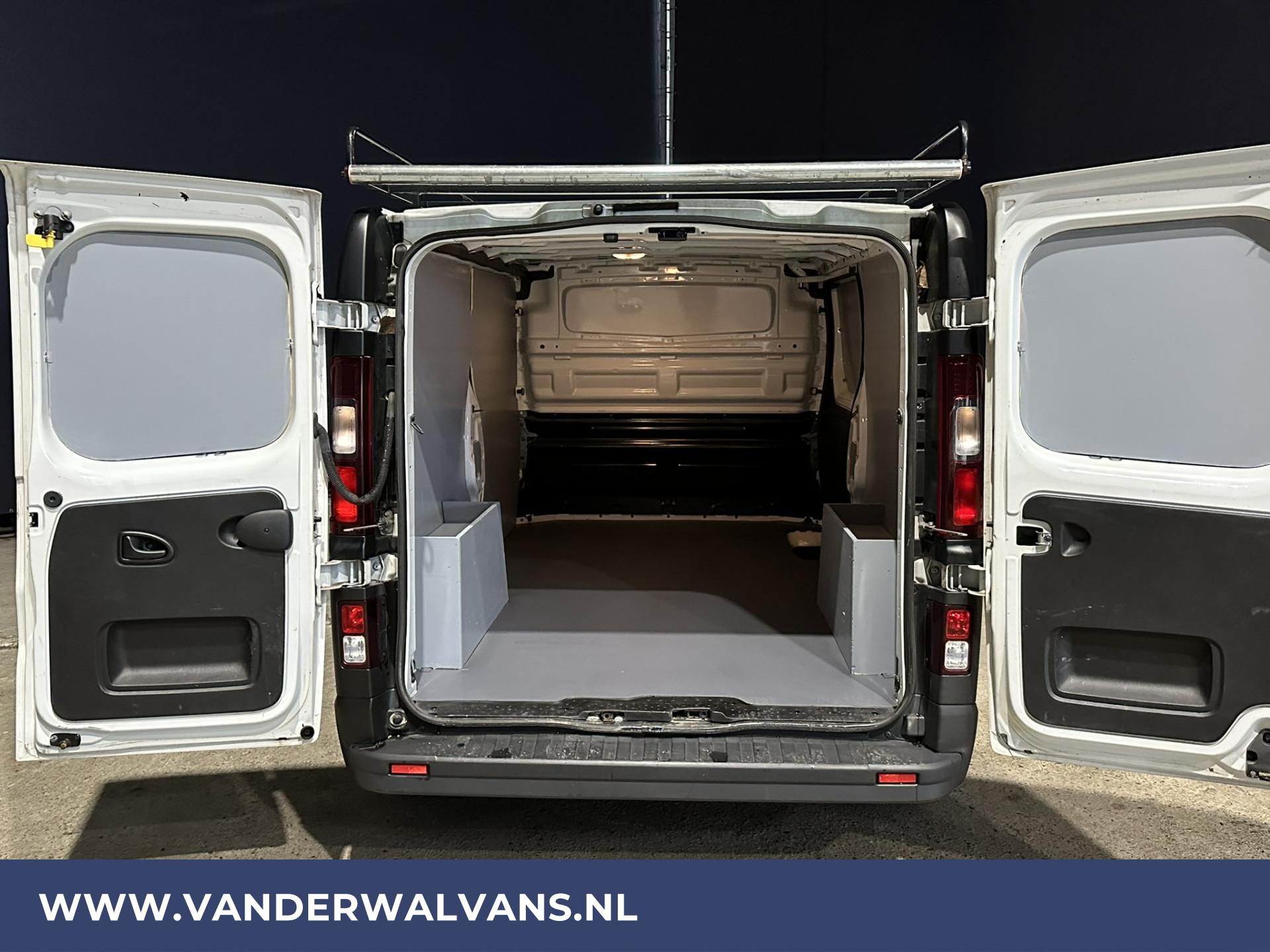Foto 3 van Renault Trafic 1.6dCi L2H1 Euro6 Airco | Keyless | Imperiaal | Verlengd