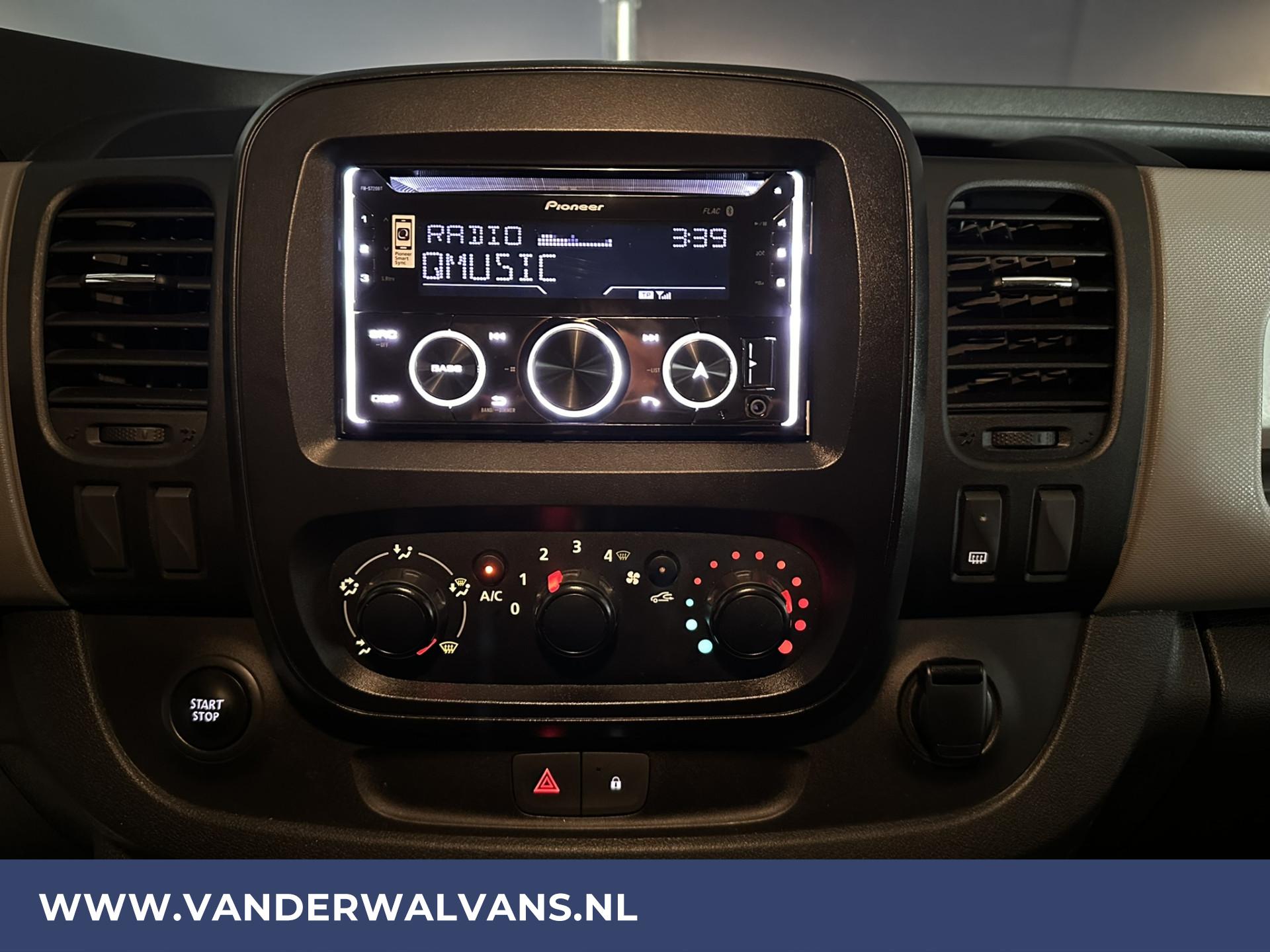 Foto 4 van Renault Trafic 1.6dCi L2H1 Euro6 Airco | Keyless | Imperiaal | Verlengd