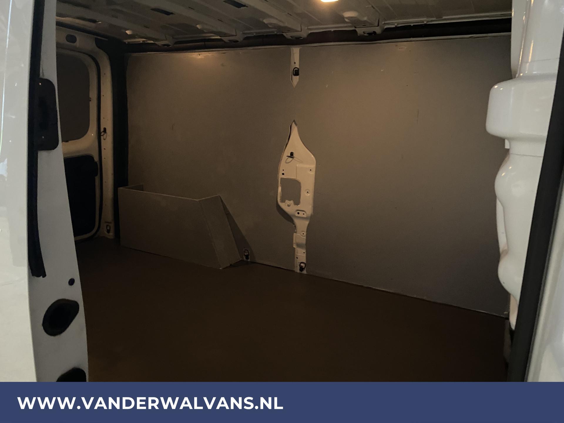 Foto 7 van Renault Trafic 1.6dCi L2H1 Euro6 Airco | Keyless | Imperiaal | Verlengd
