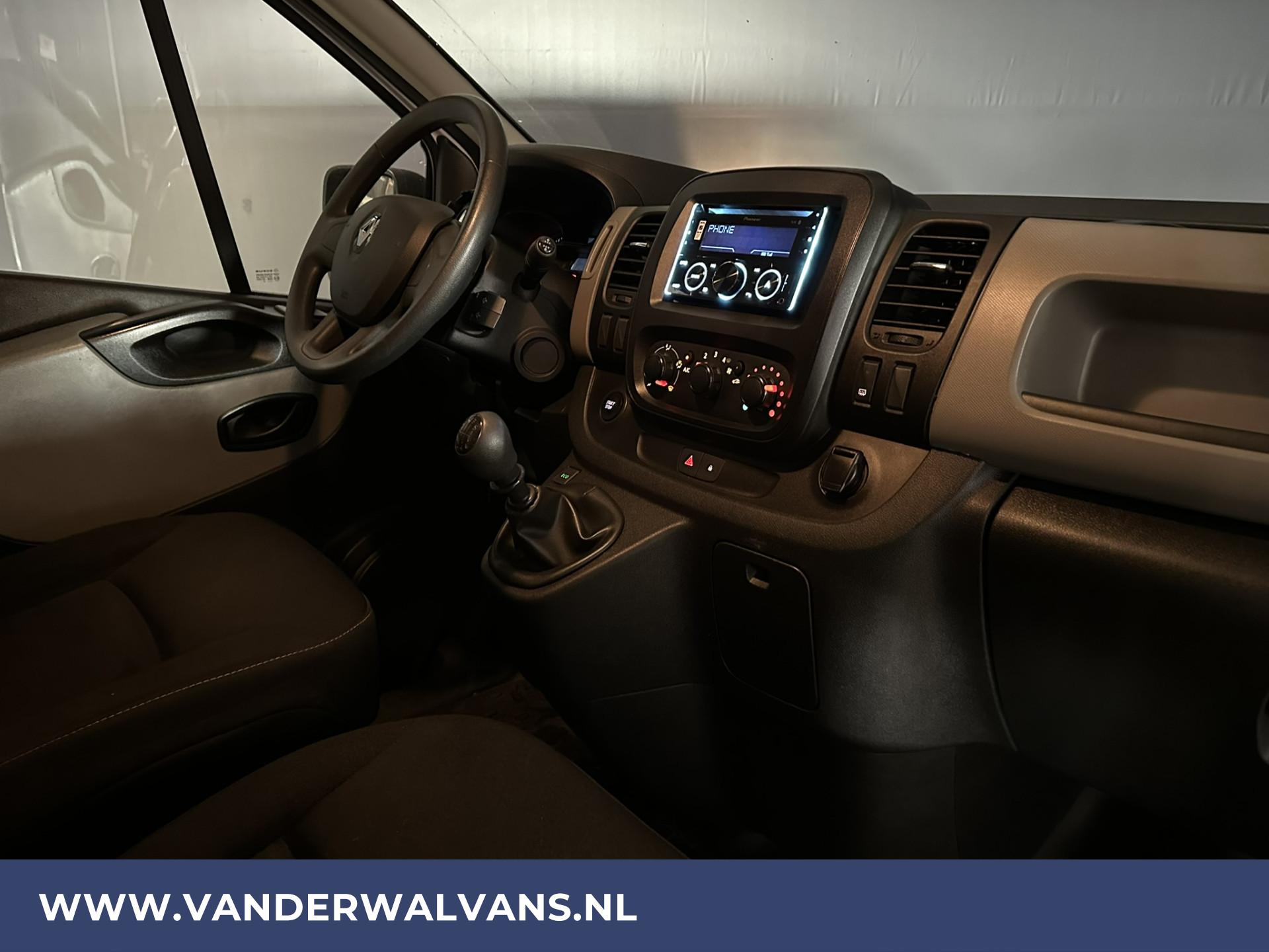 Foto 9 van Renault Trafic 1.6dCi L2H1 Euro6 Airco | Keyless | Imperiaal | Verlengd