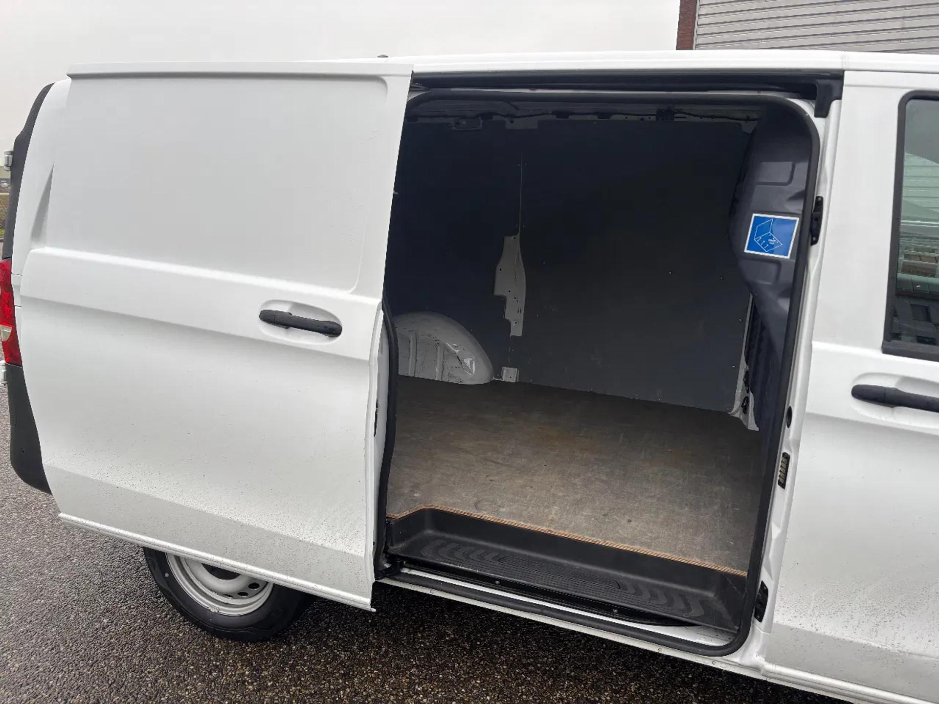 Foto 9 van Mercedes-Benz 116CDI L2H1 Airco Navi Cruisecontrol Trekhaak