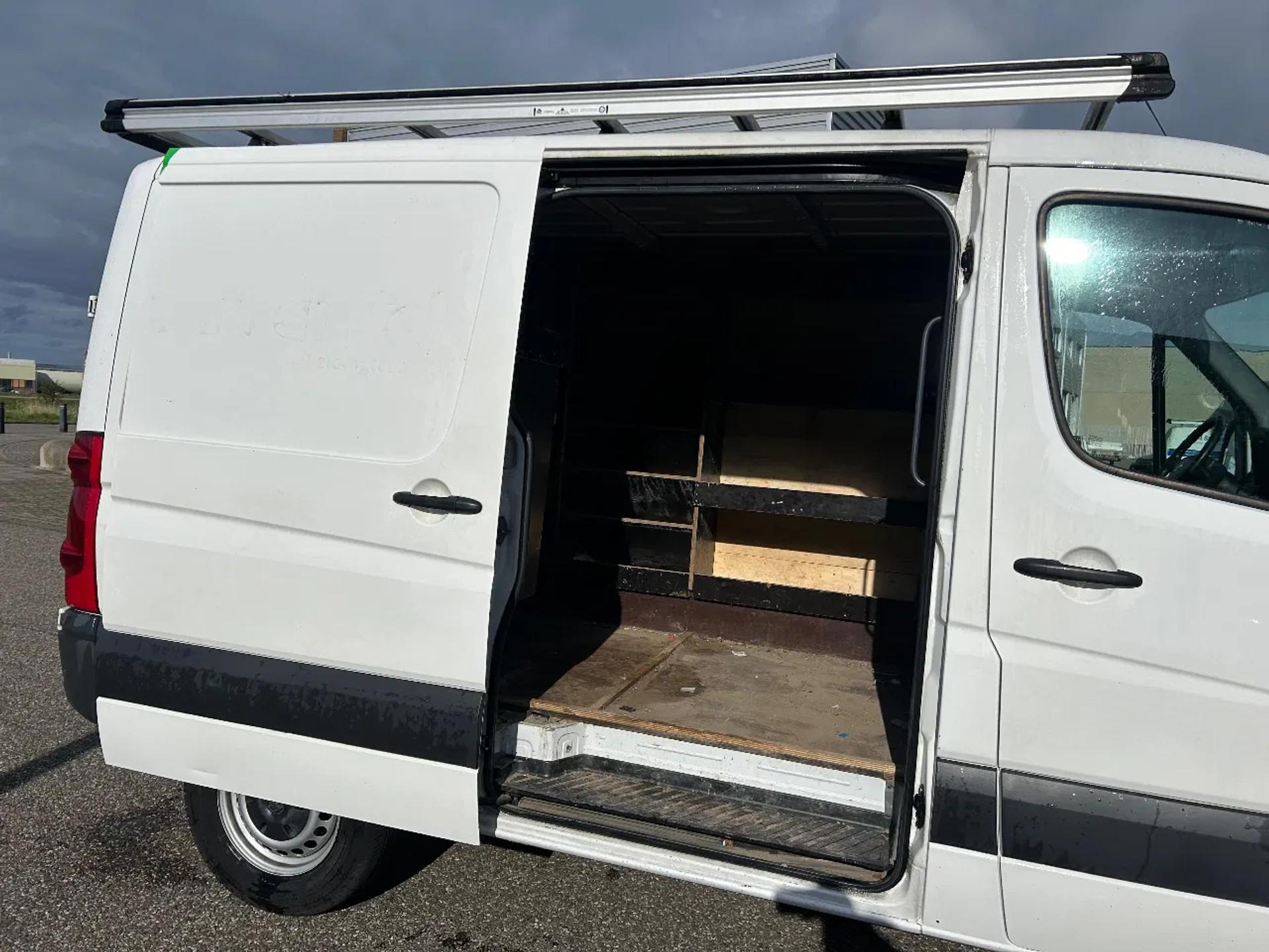 Foto 7 van Volkswagen Crafter 2.0TDI L1H1 Airco Cruisecontrol Trekhaak