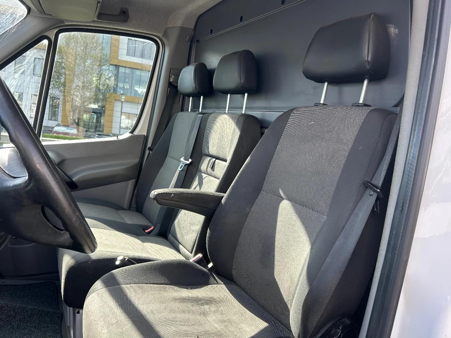 Foto 9 van Volkswagen Crafter 2.0TDI L1H1 Airco Cruisecontrol Trekhaak