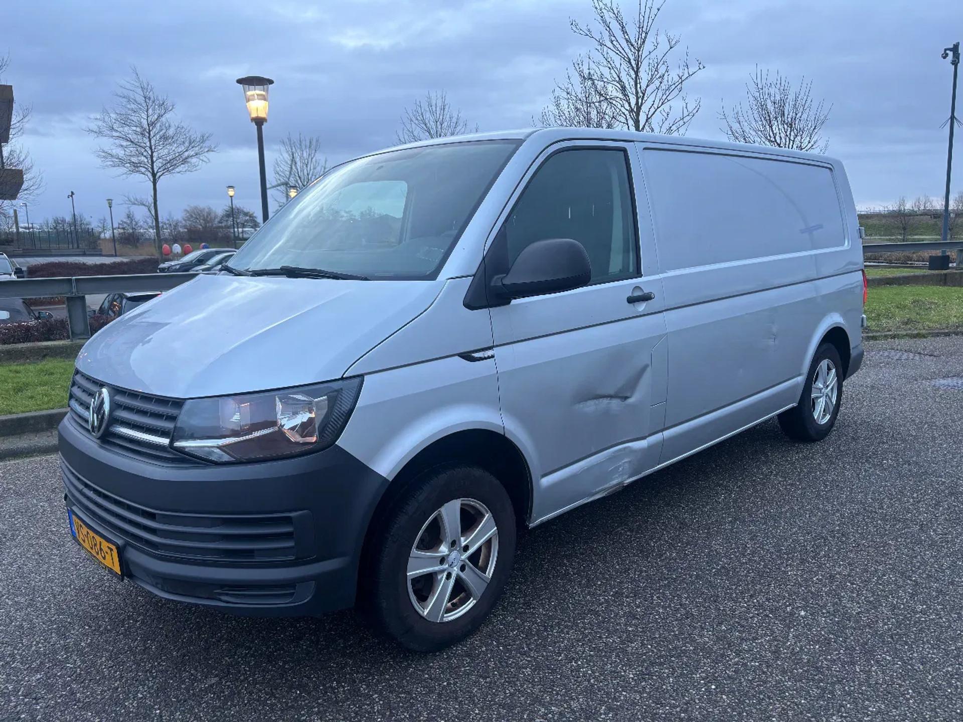 Foto 2 van Volkswagen 2.0TDI L2H1 Airco Navi 3 Zits