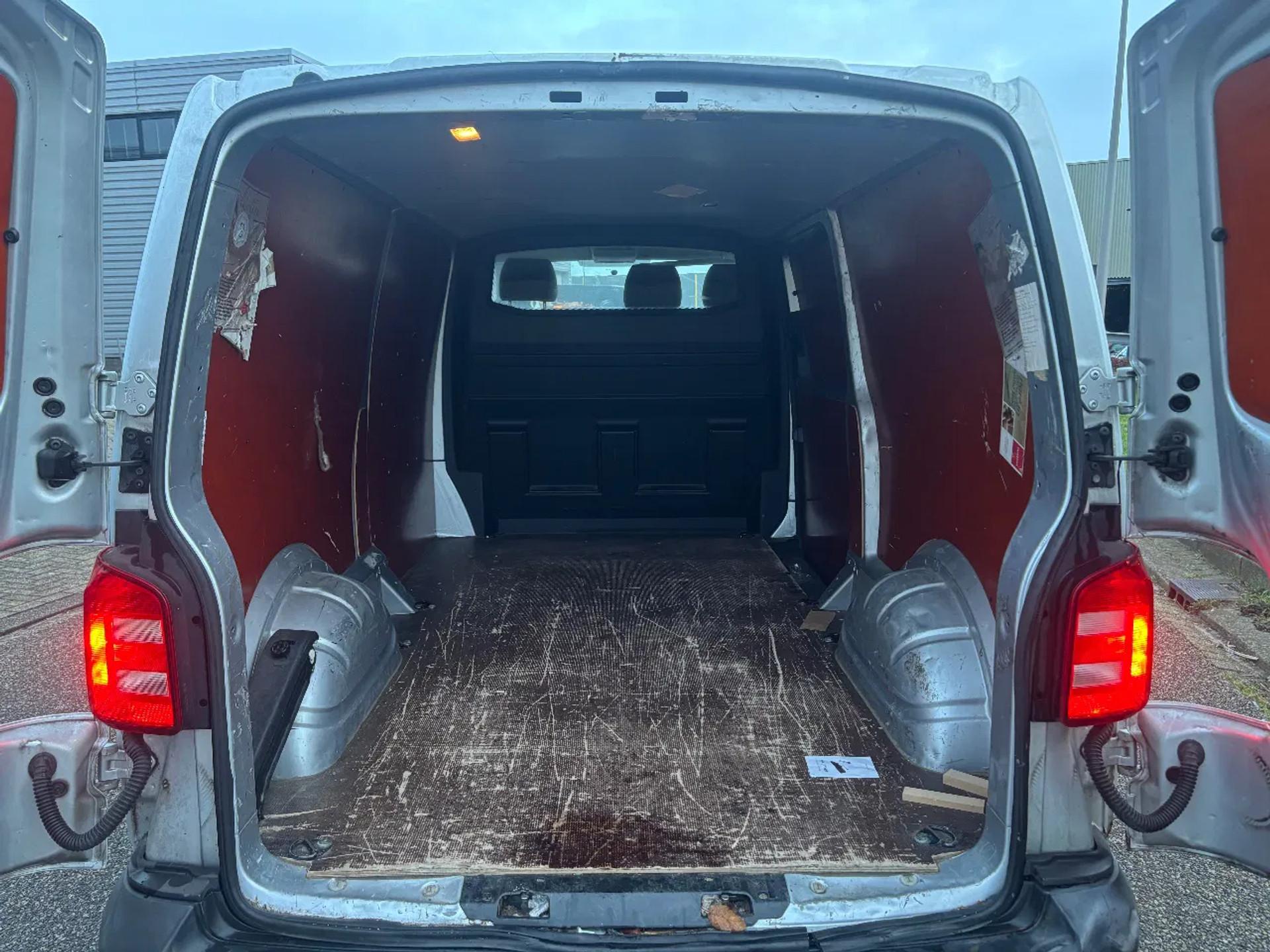 Foto 7 van Volkswagen 2.0TDI L2H1 Airco Navi 3 Zits