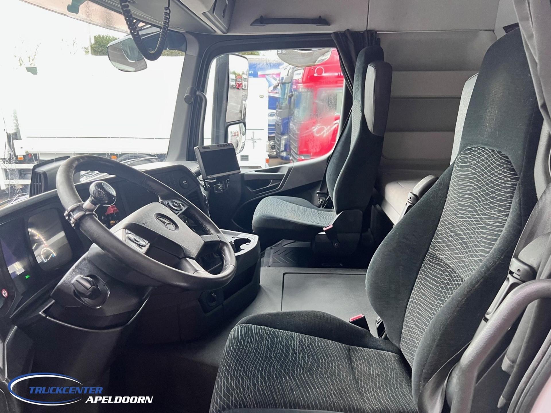 Foto 9 van Mercedes-Benz Arocs 3351