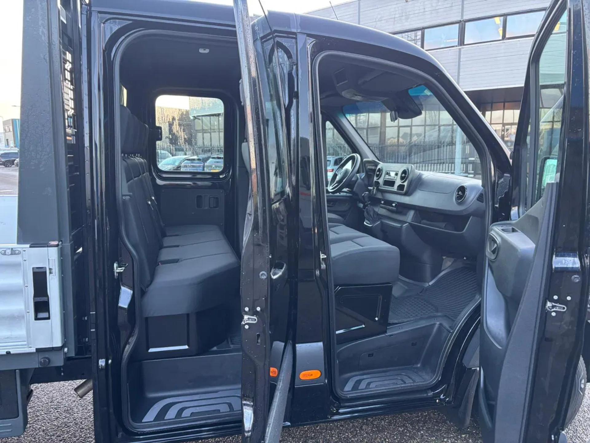 Foto 11 van Mercedes-Benz 317CDI Dubbelcabine Openlaadbak Airco 3500KG Trekhaak 174.00KM BPM VRIJ 10 x op voorraad