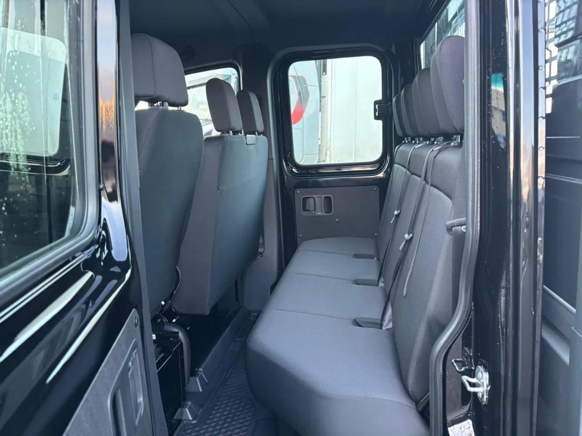 Foto 9 van Mercedes-Benz 317CDI Dubbelcabine Openlaadbak Airco 3500KG Trekhaak 174.00KM BPM VRIJ 10 x op voorraad