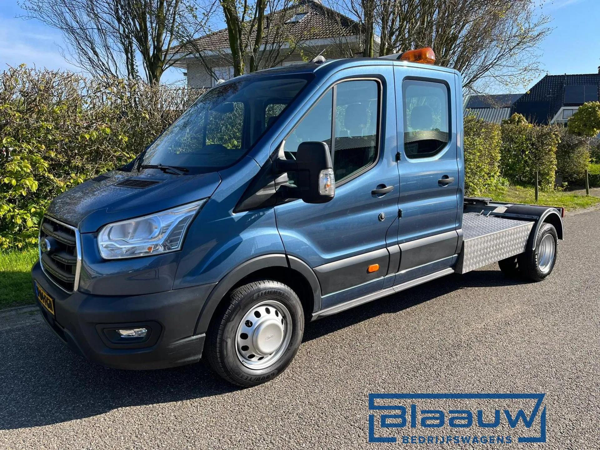 Foto 1 van Ford Transit DC BE Trekker 170 pk Aut|8T slechts 20.000km!