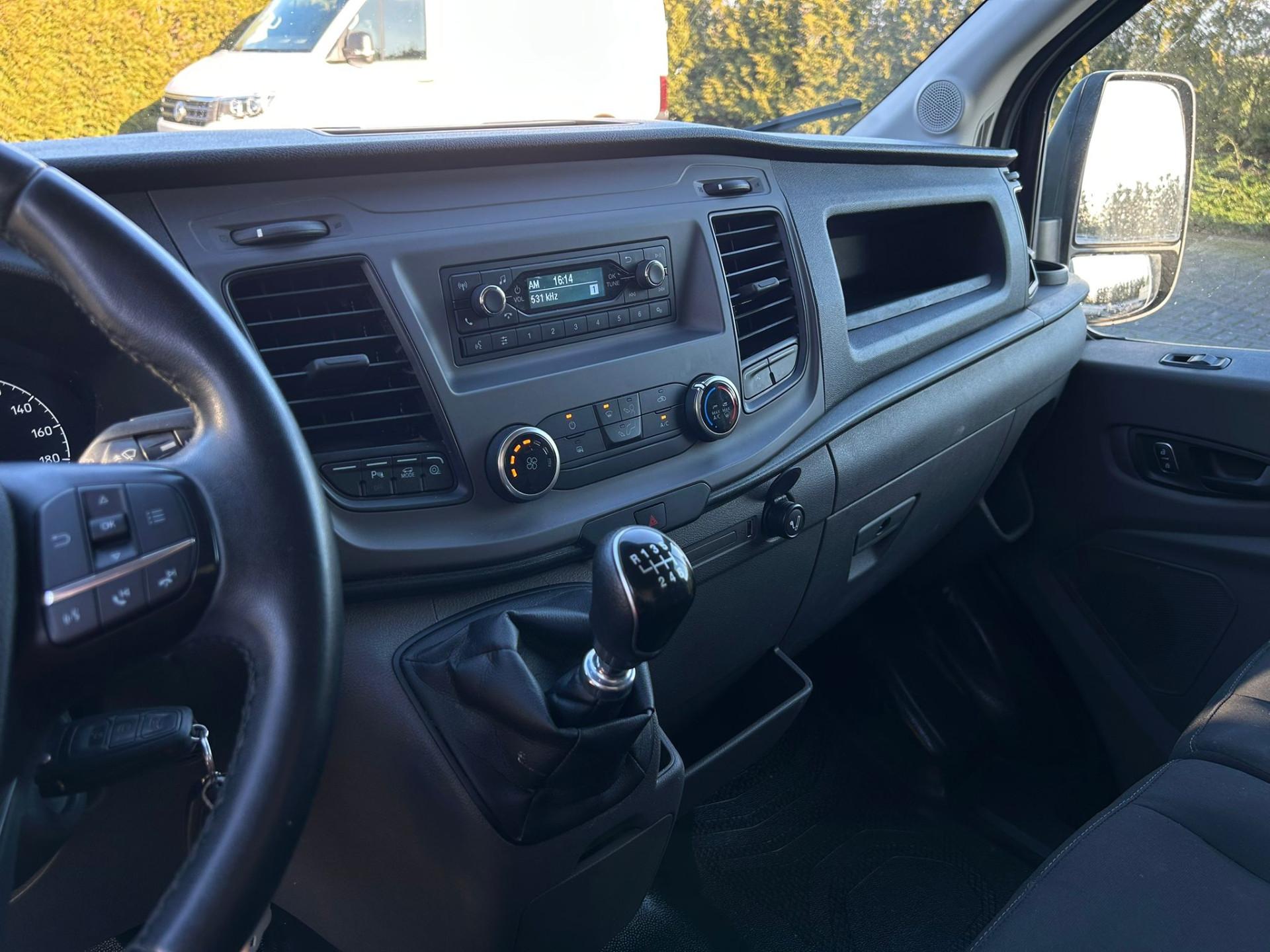 Foto 8 van Ford 2.0 TDCI 108 PK EURO 6 / L2H2 / TREND / 1e EIG. / IMPERIAAL / 2.45 TONS TREKHAAK / AIRCO / CRUISE / 3-ZITS