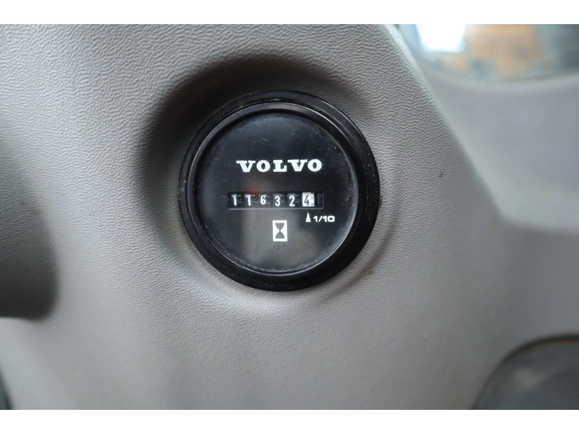 Foto 16 van Volvo ECR 235 EL | ROTOTILT | BUCKET | AIRCO