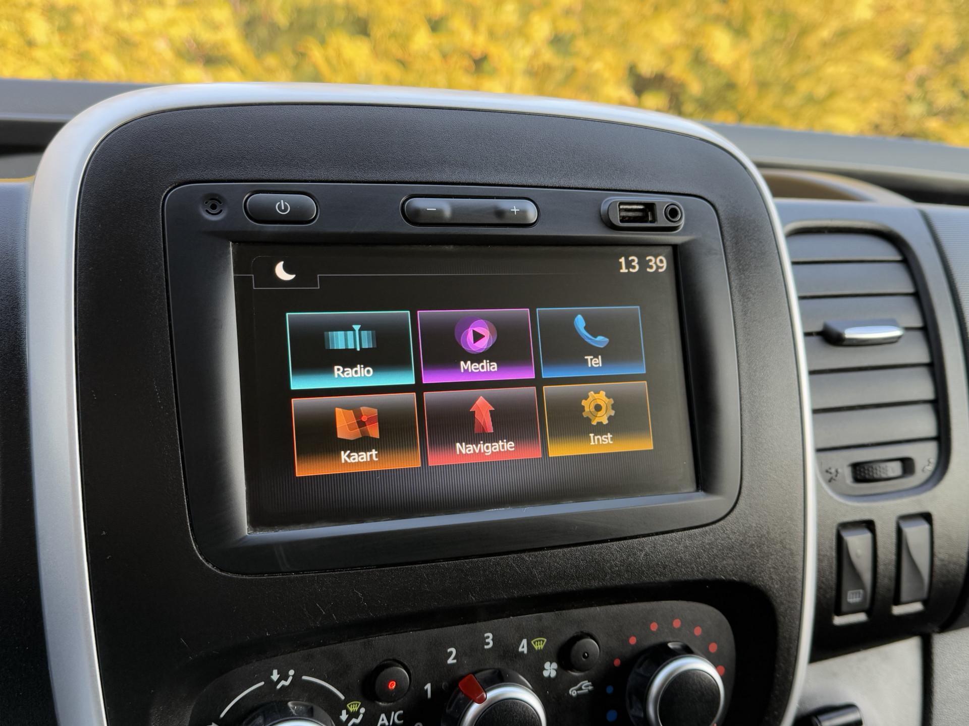 Foto 12 van Renault 2.0 DCI 120 PK / L2H1 / 1e EIG. / AIRCO / CRUISE / TREKHAAK / LED / DAB / 3-ZITS